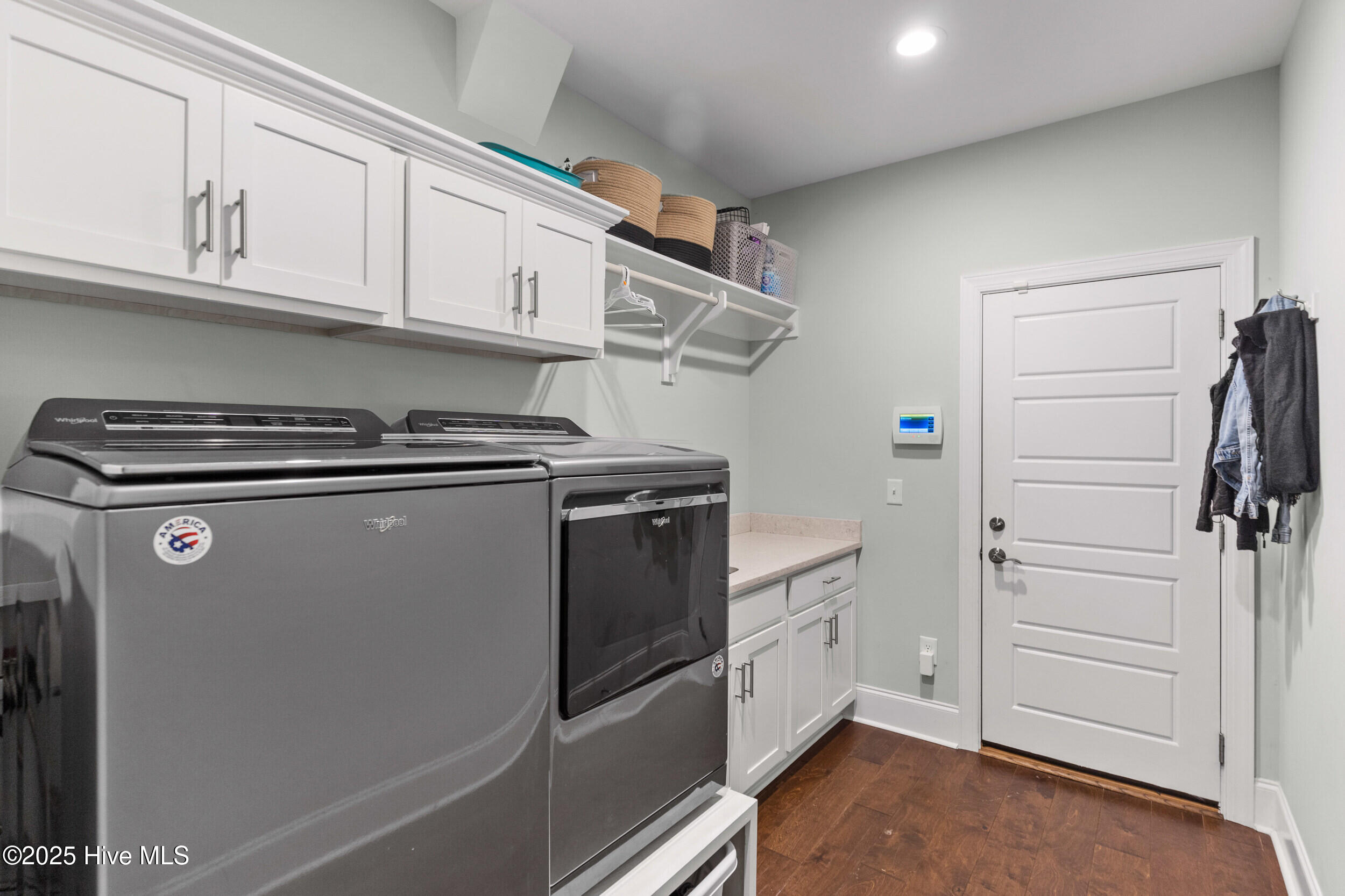 100545299 | Photo 39