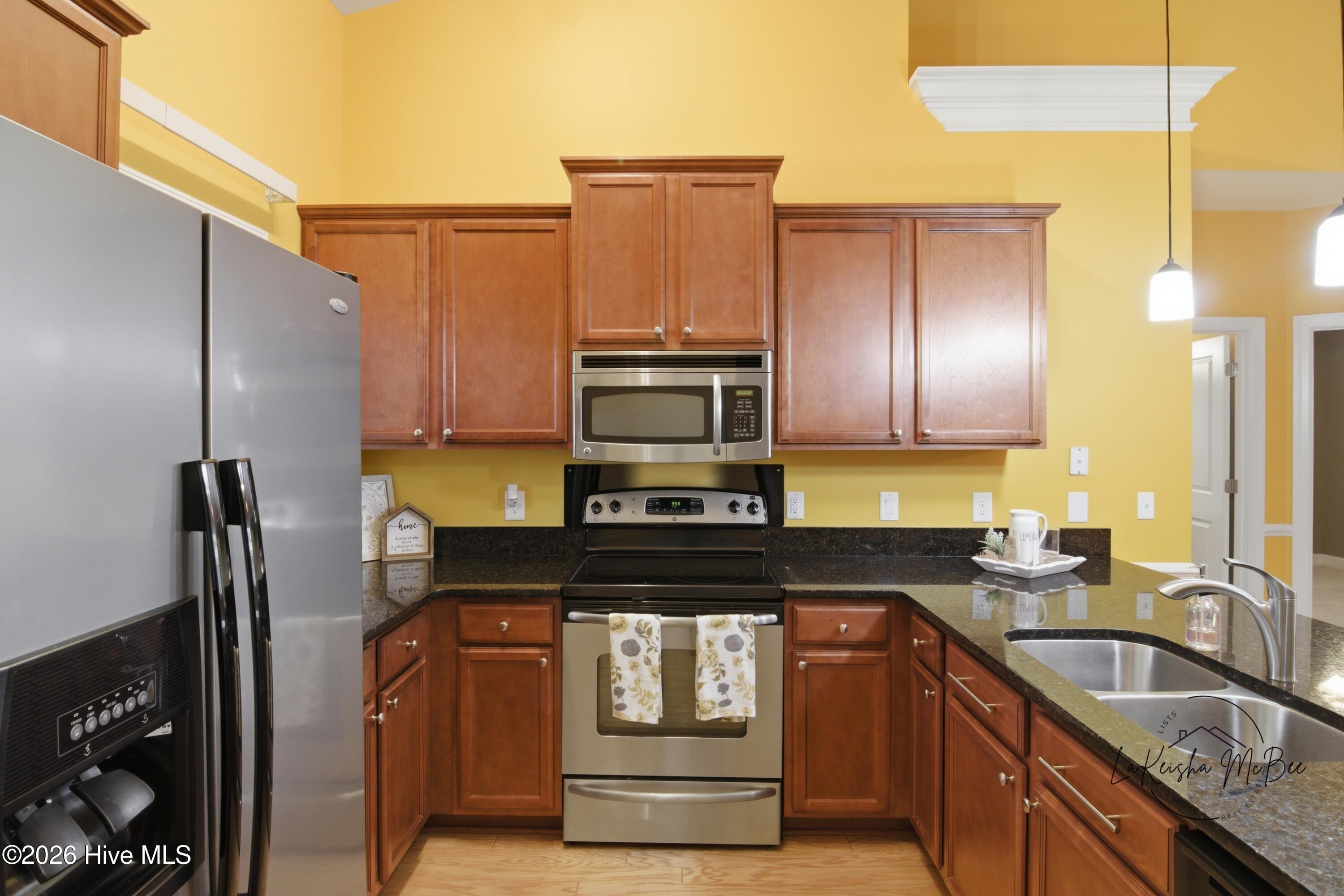 100553609 | Photo 11