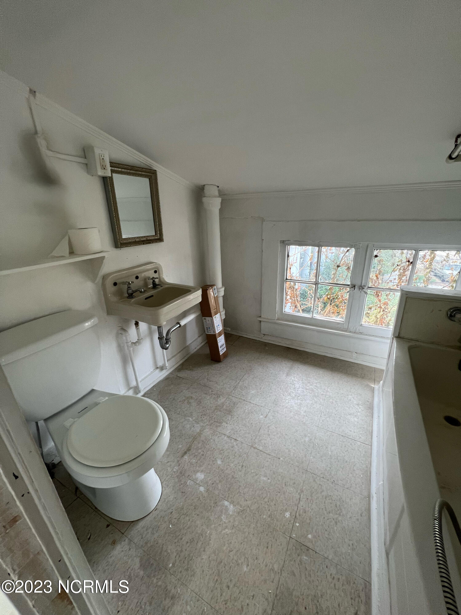 100562314 | Photo 11