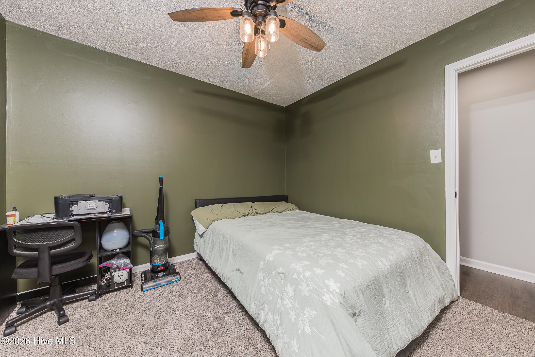 100558087 | Photo 35