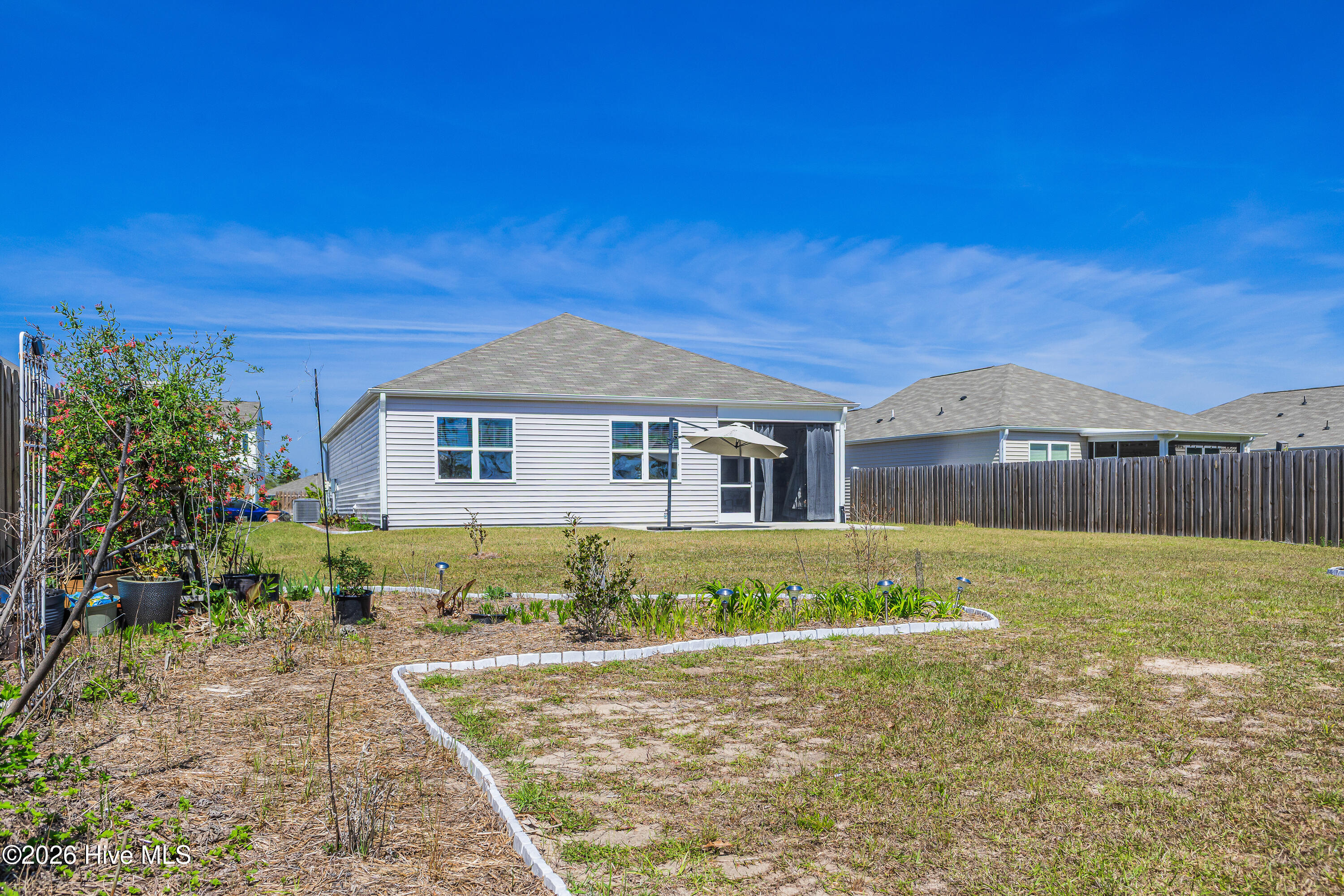 100566336 | Photo 38