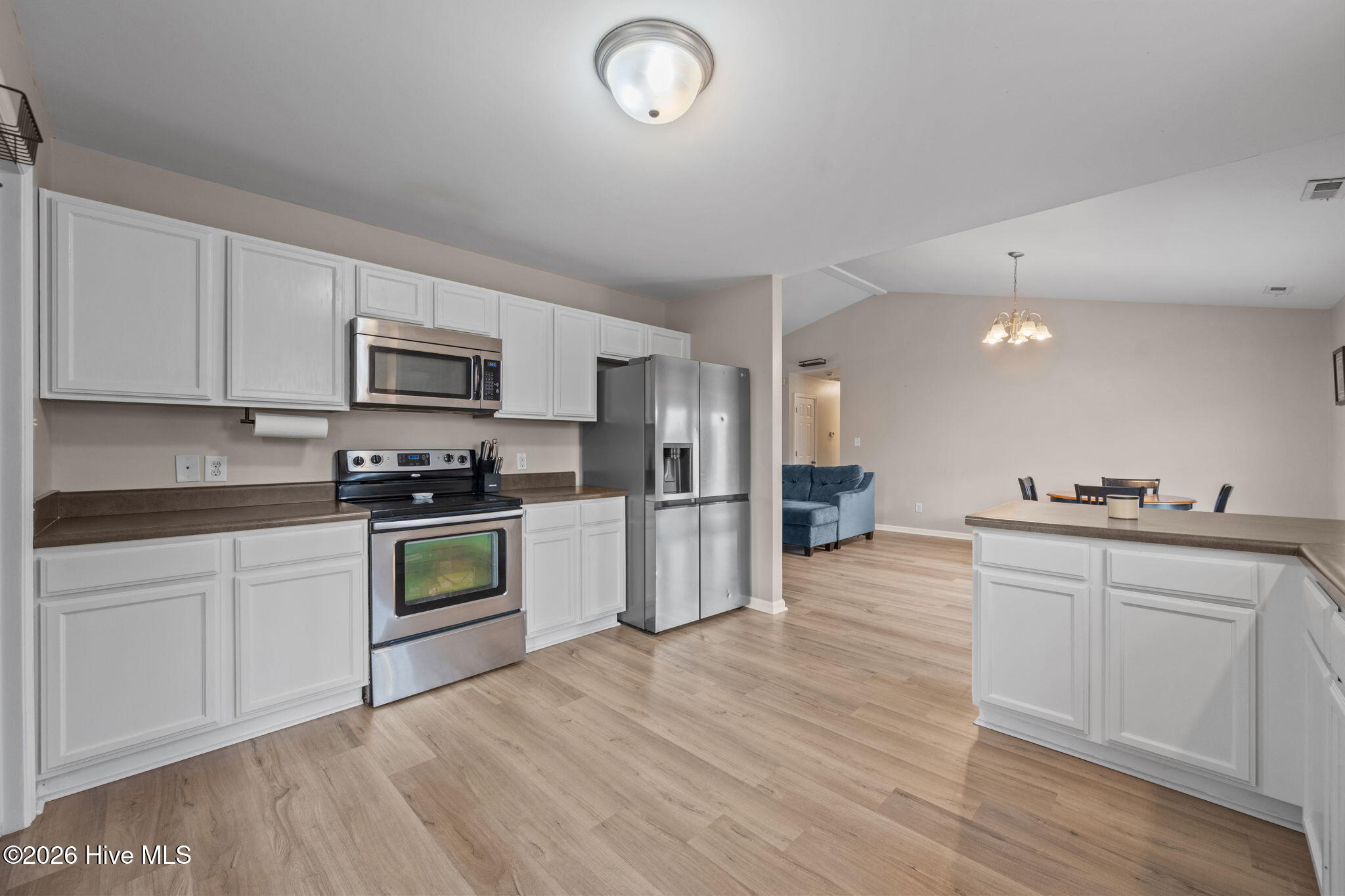 100562235 | Photo 16