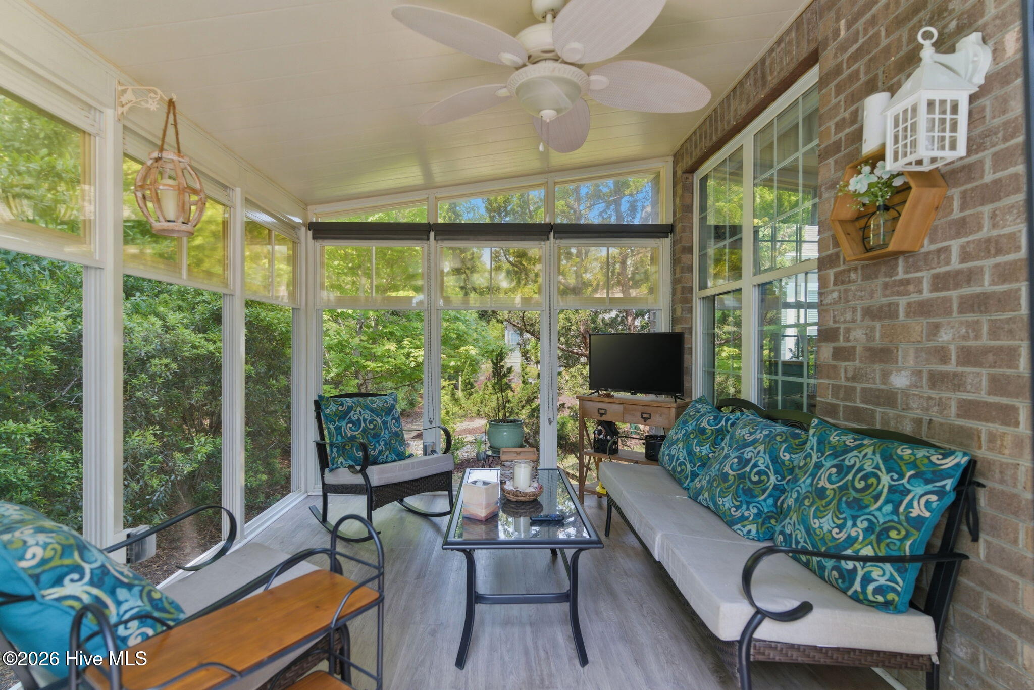 100569602 | Photo 41