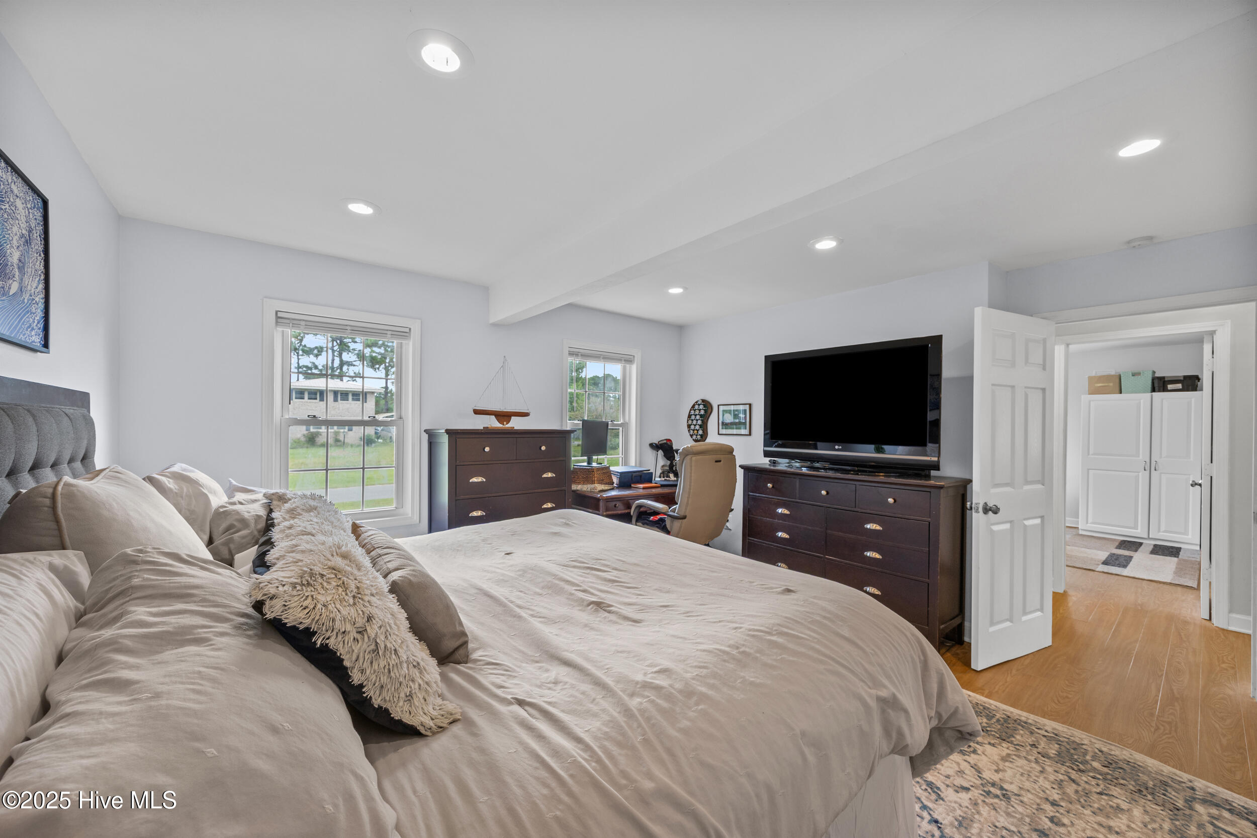 100530805 | Photo 10