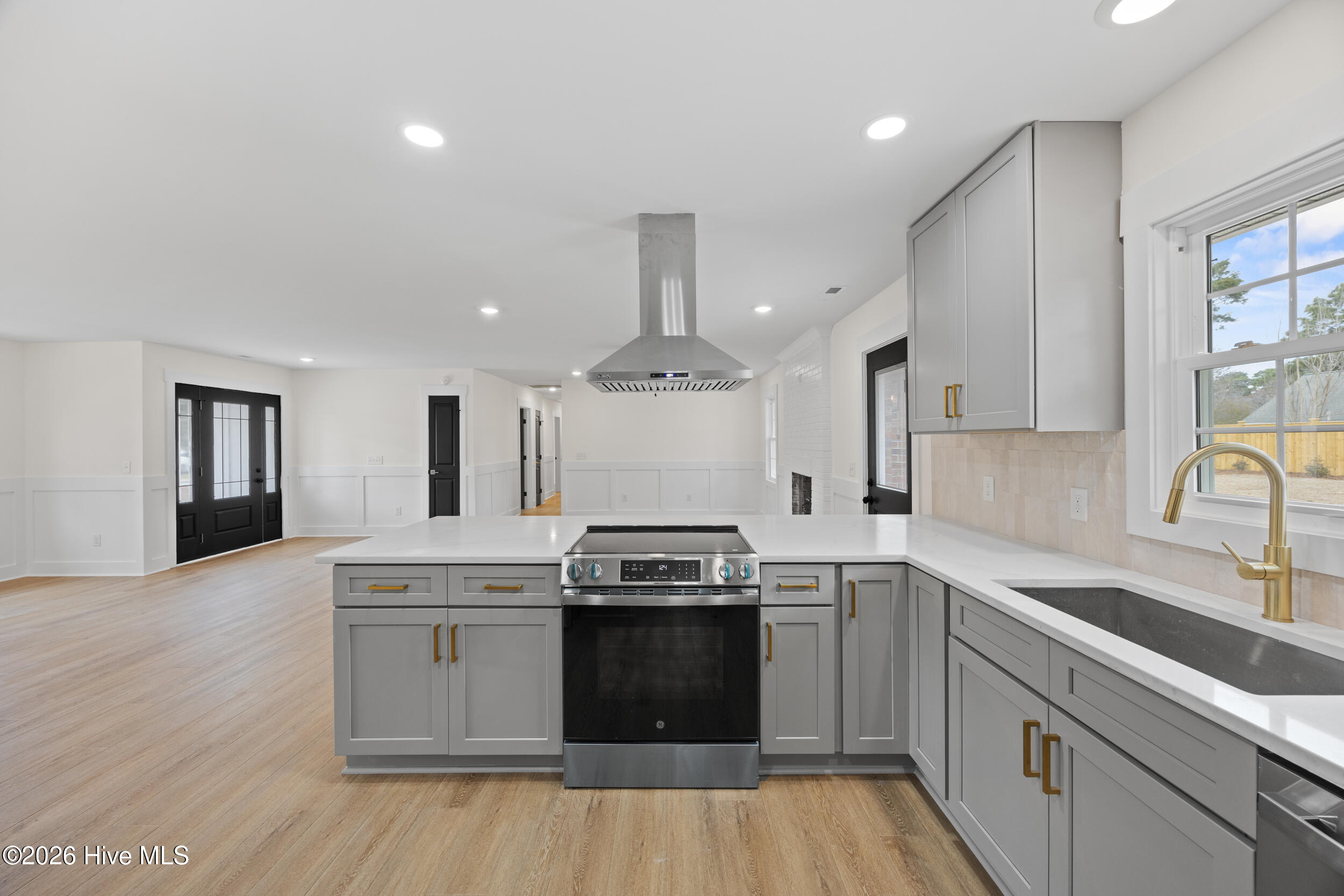 100556943 | Photo 17