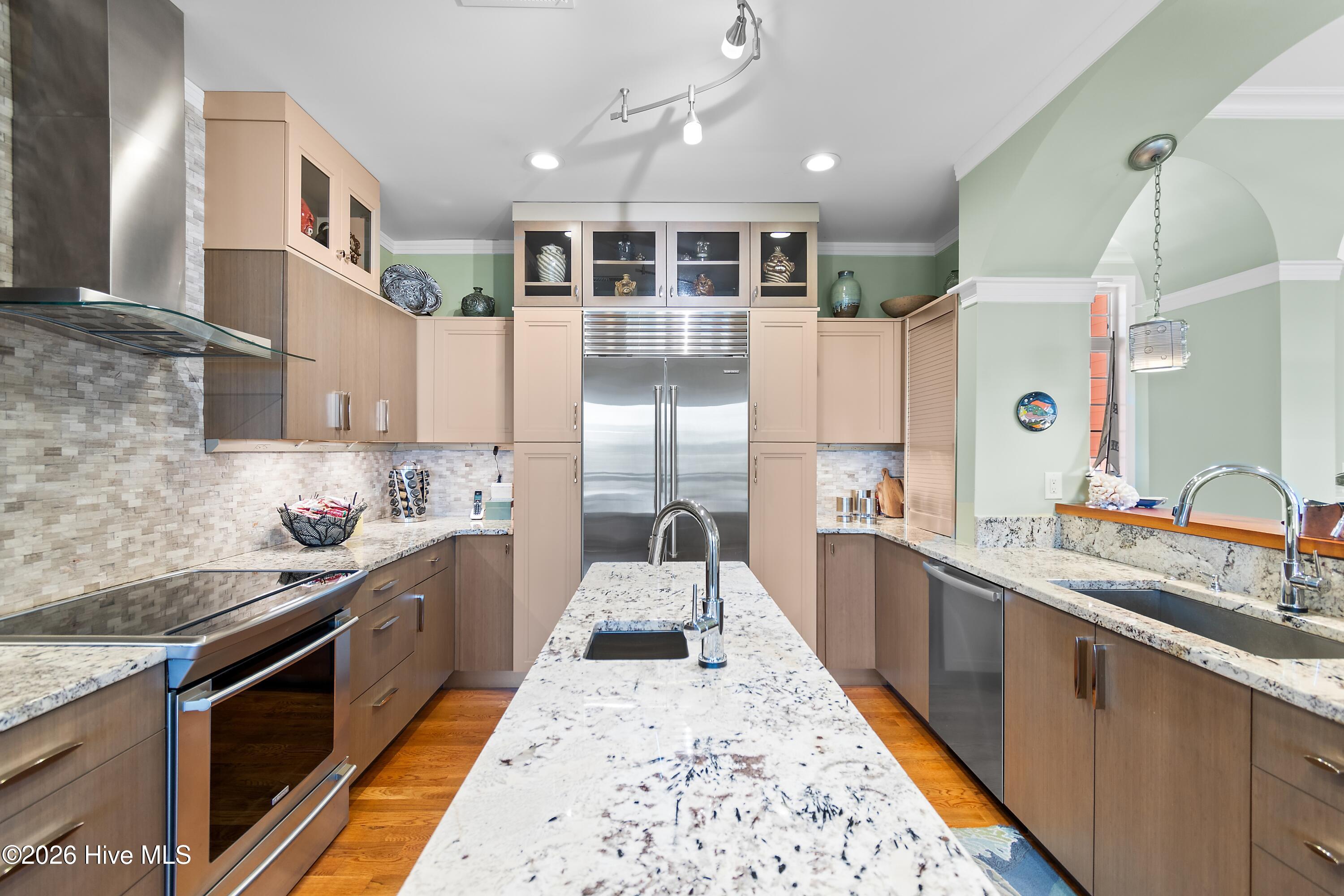 100549658 | Photo 18