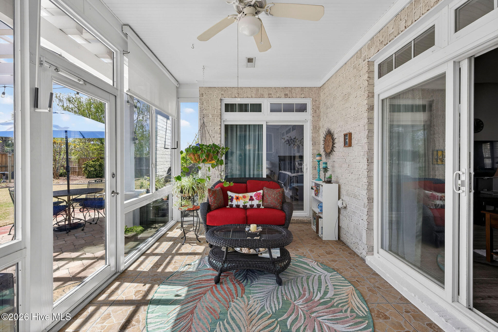 100565729 | Photo 19