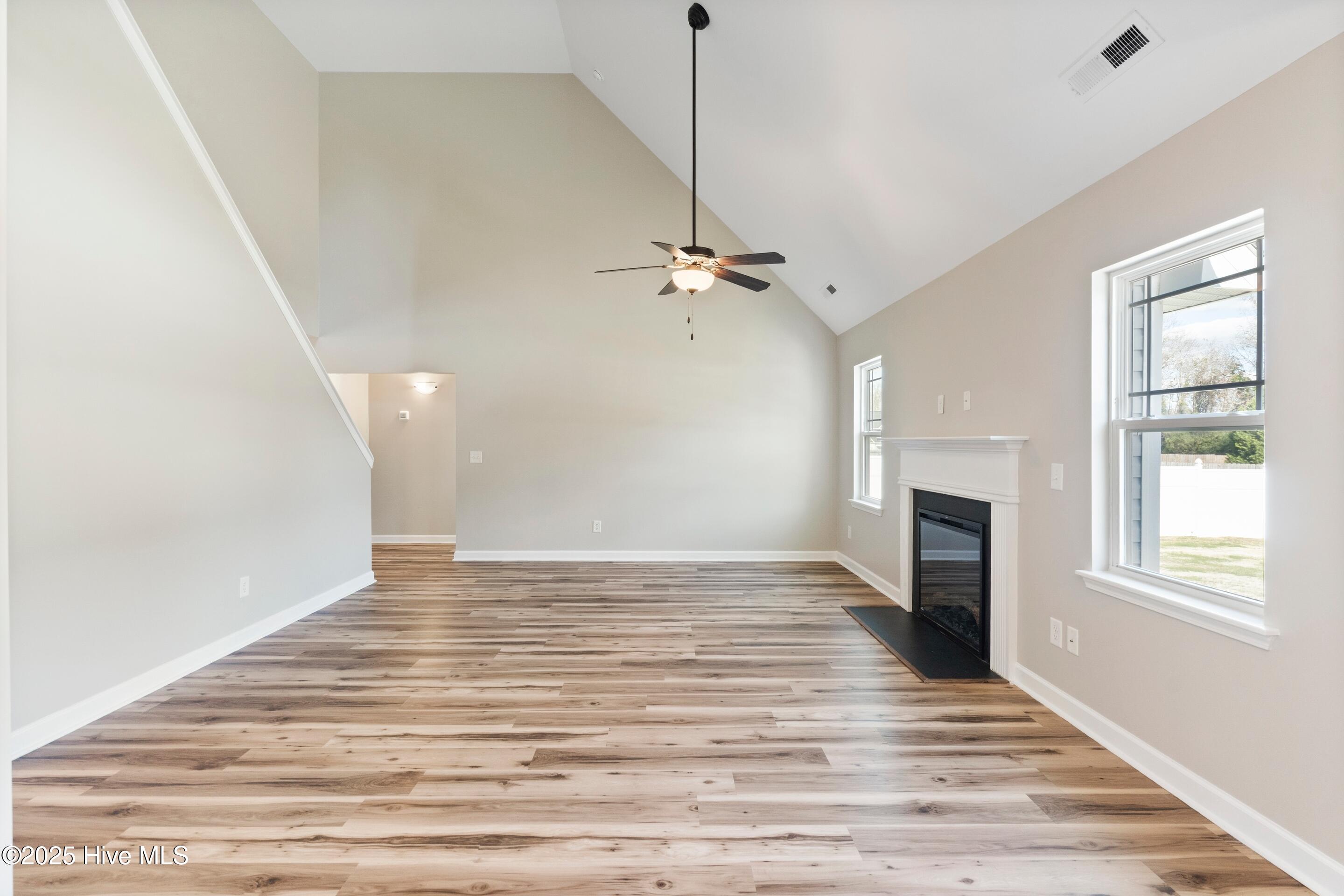 100545716 | Photo 17