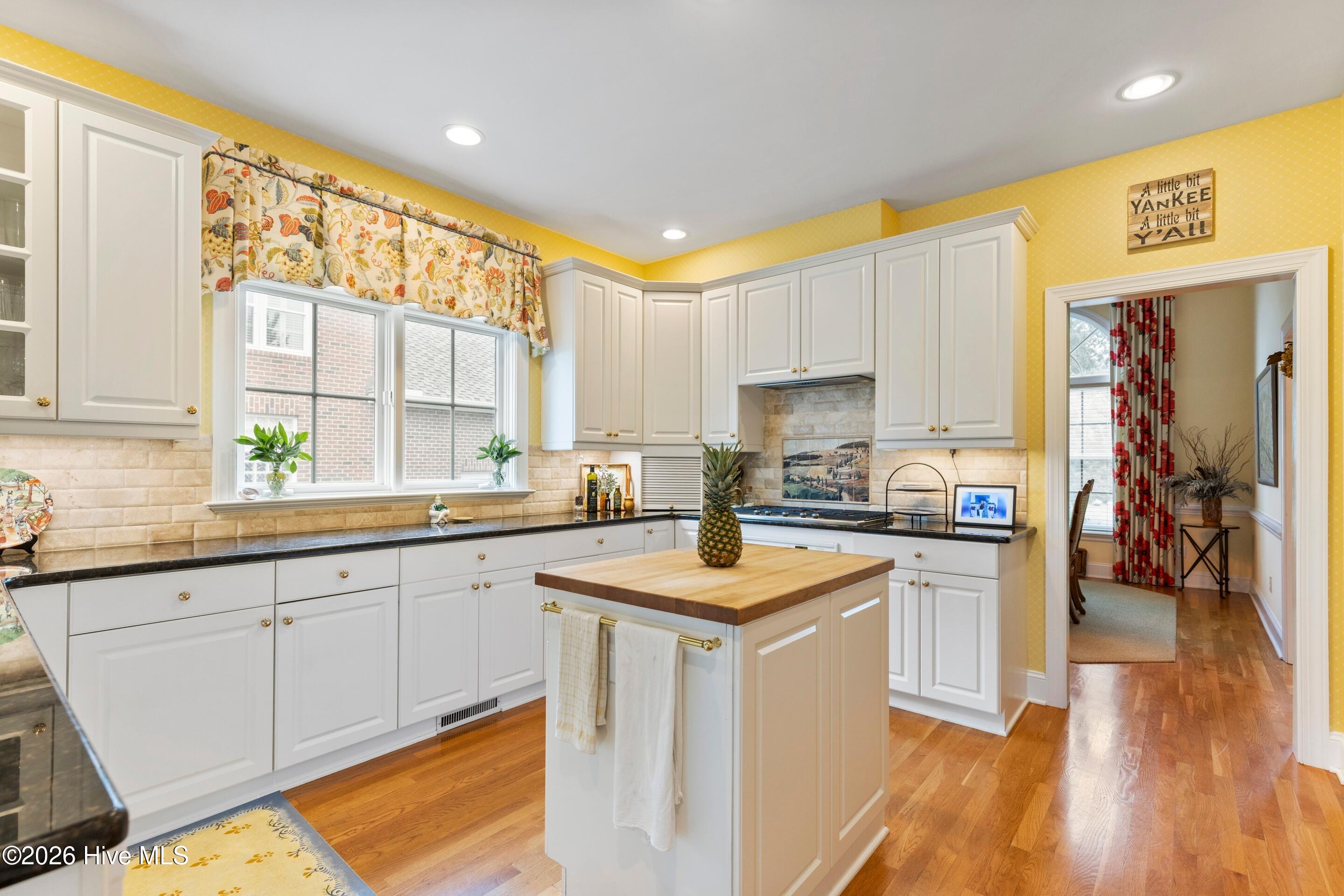 100562190 | Photo 18