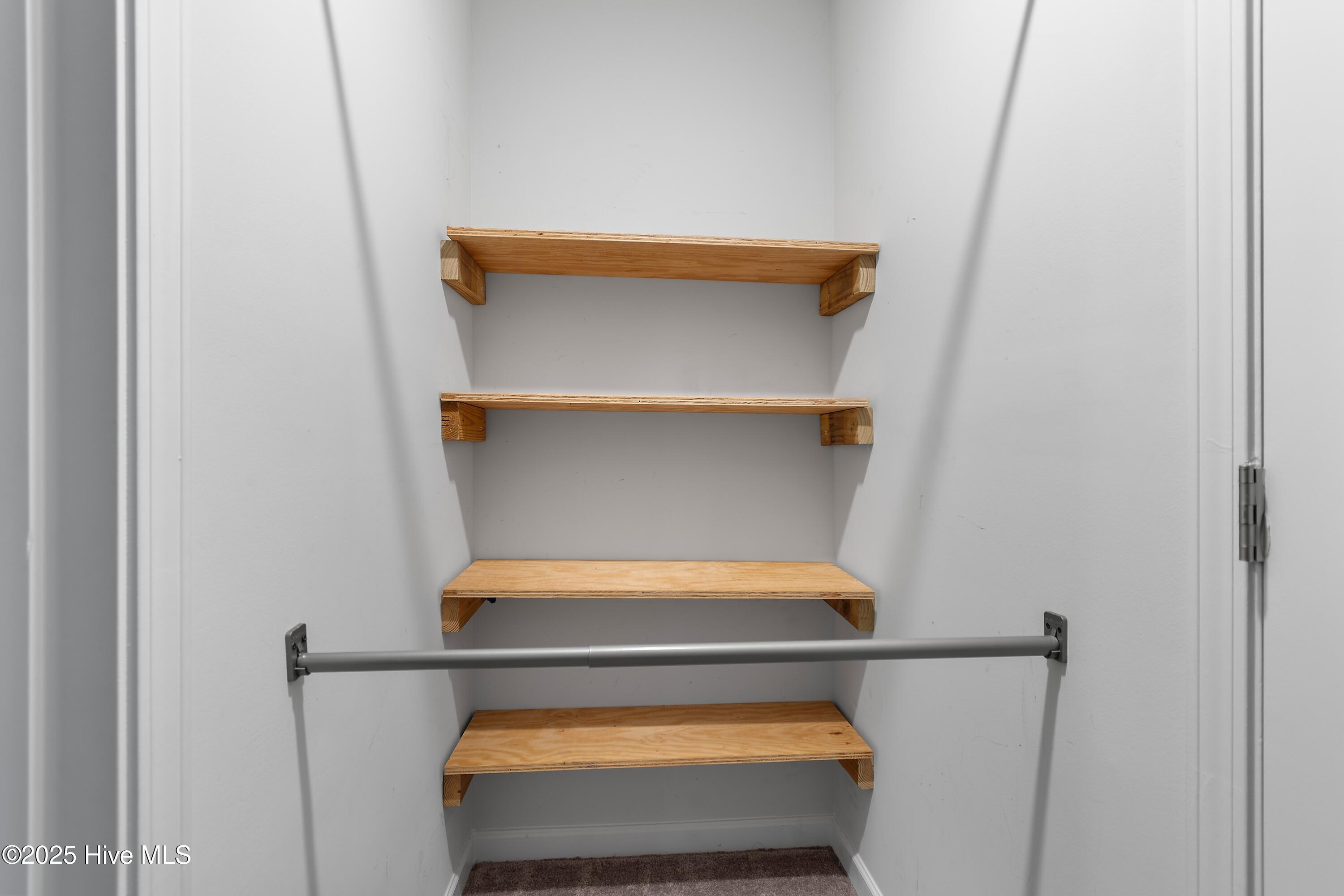 100537510 | Photo 46