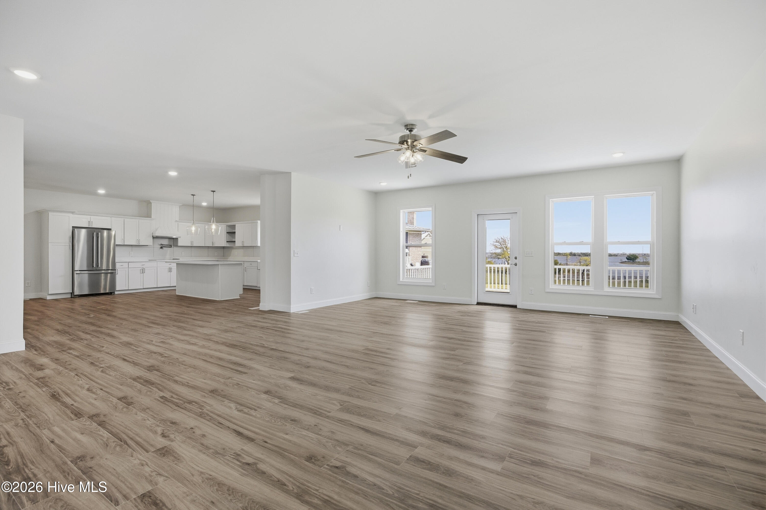 100569941 | Photo 16