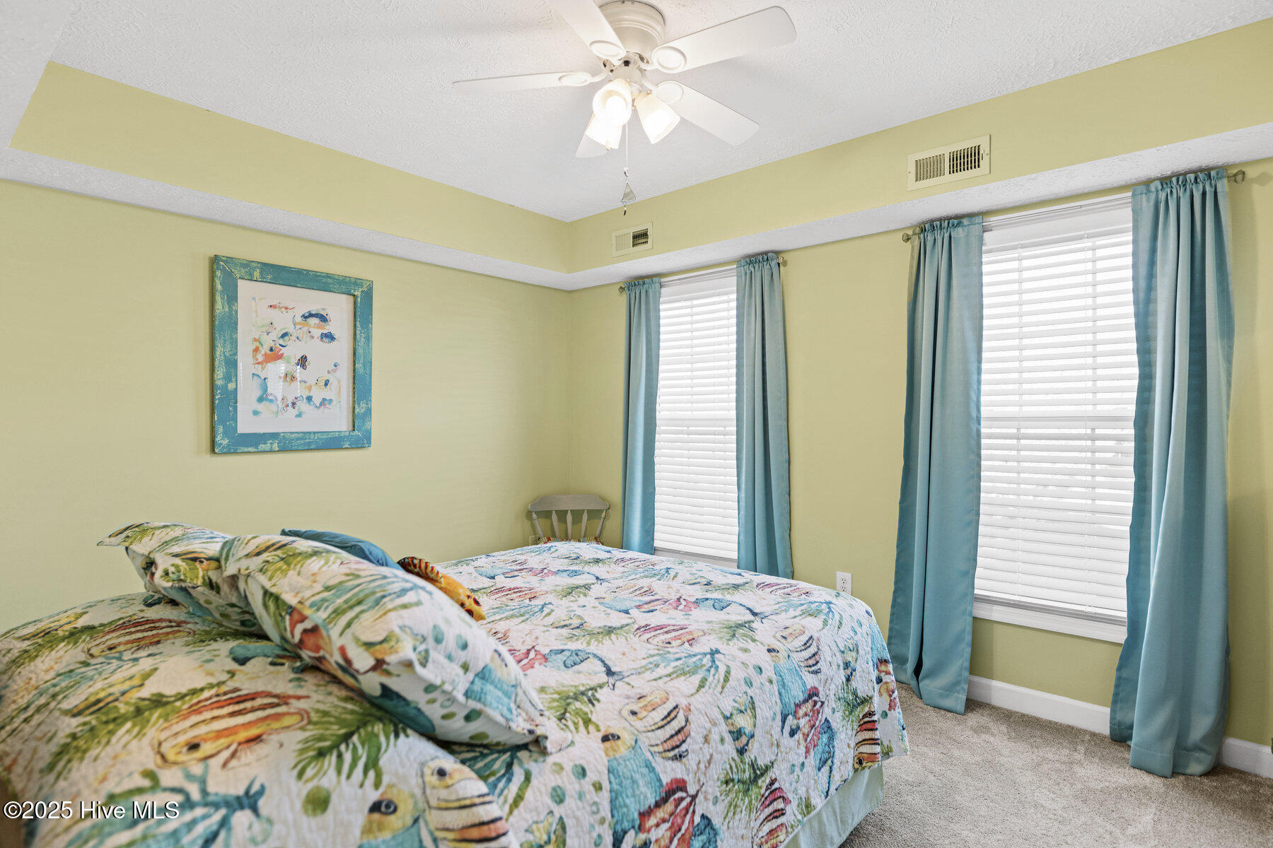 100557763 | Photo 27