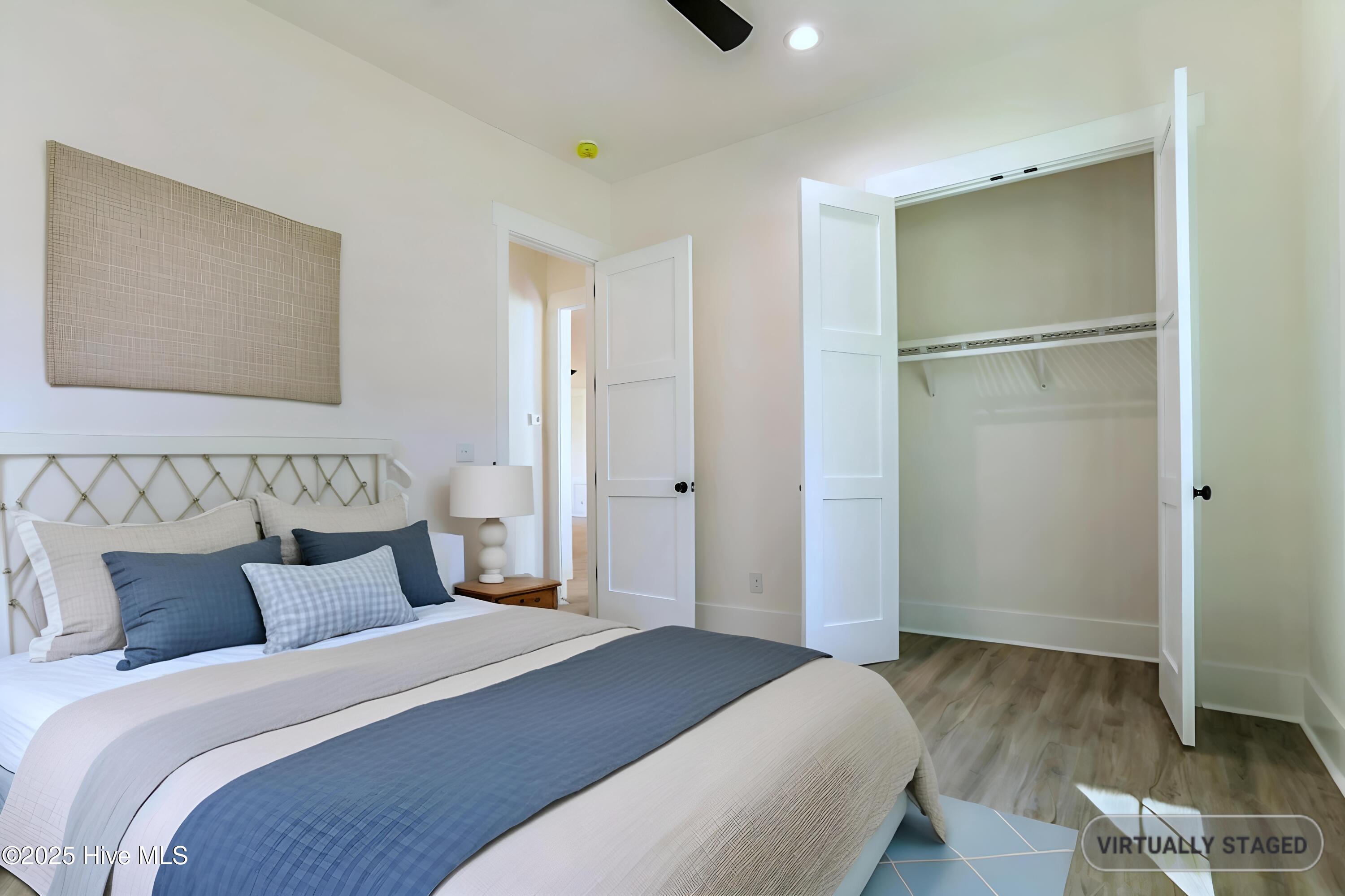 100535738 | Photo 16