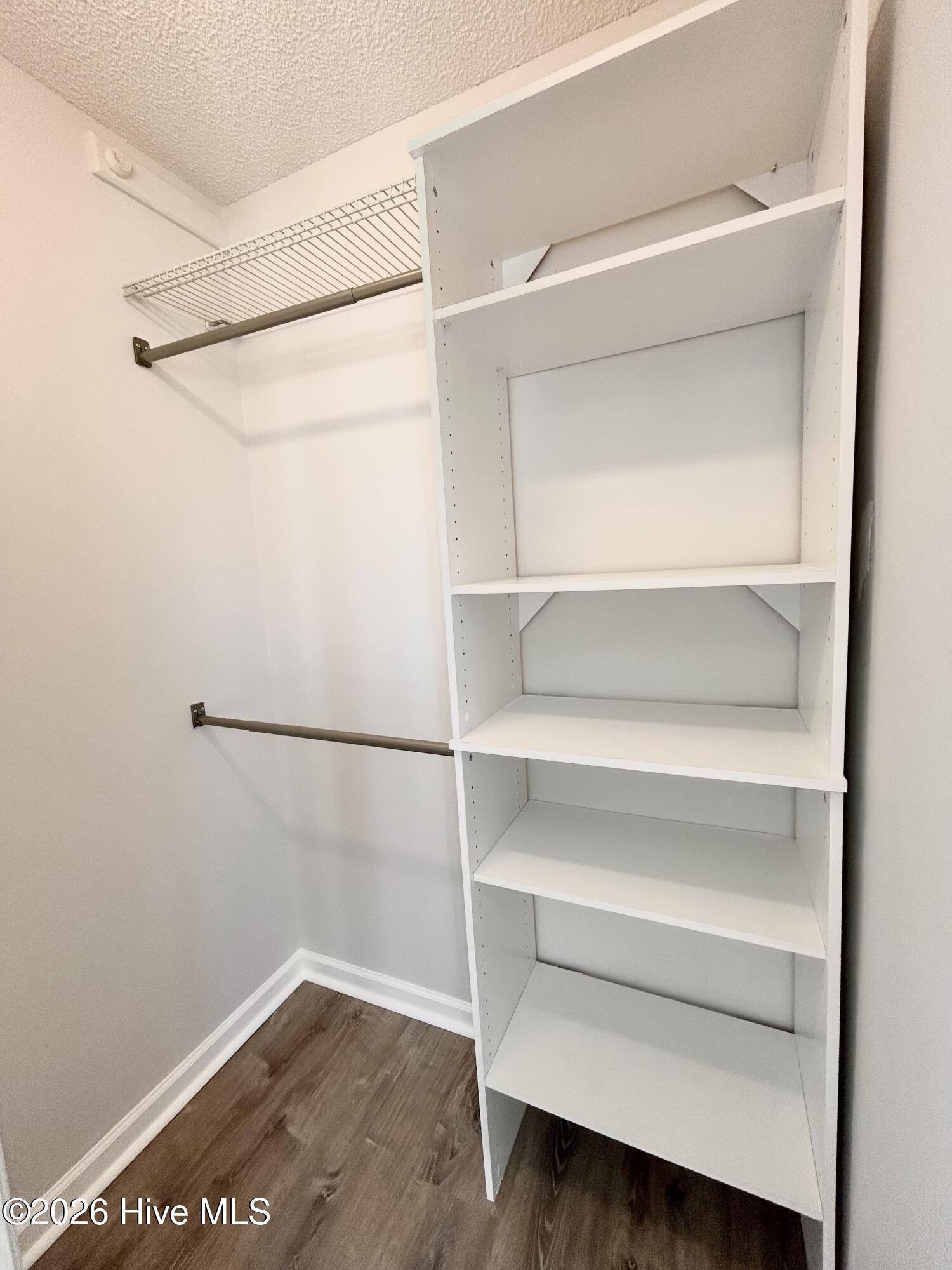 100564341 | Photo 35