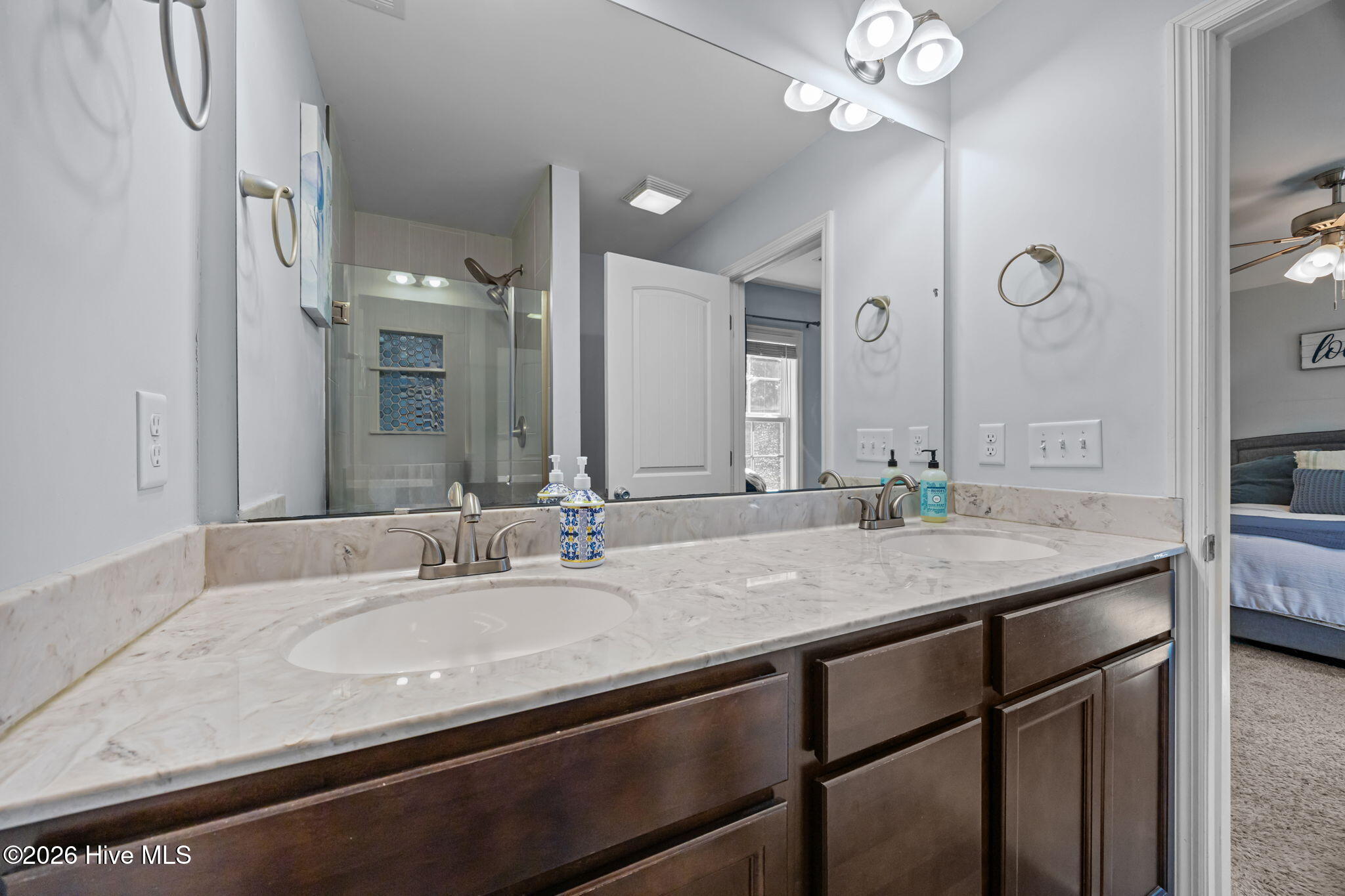 100551648 | Photo 16