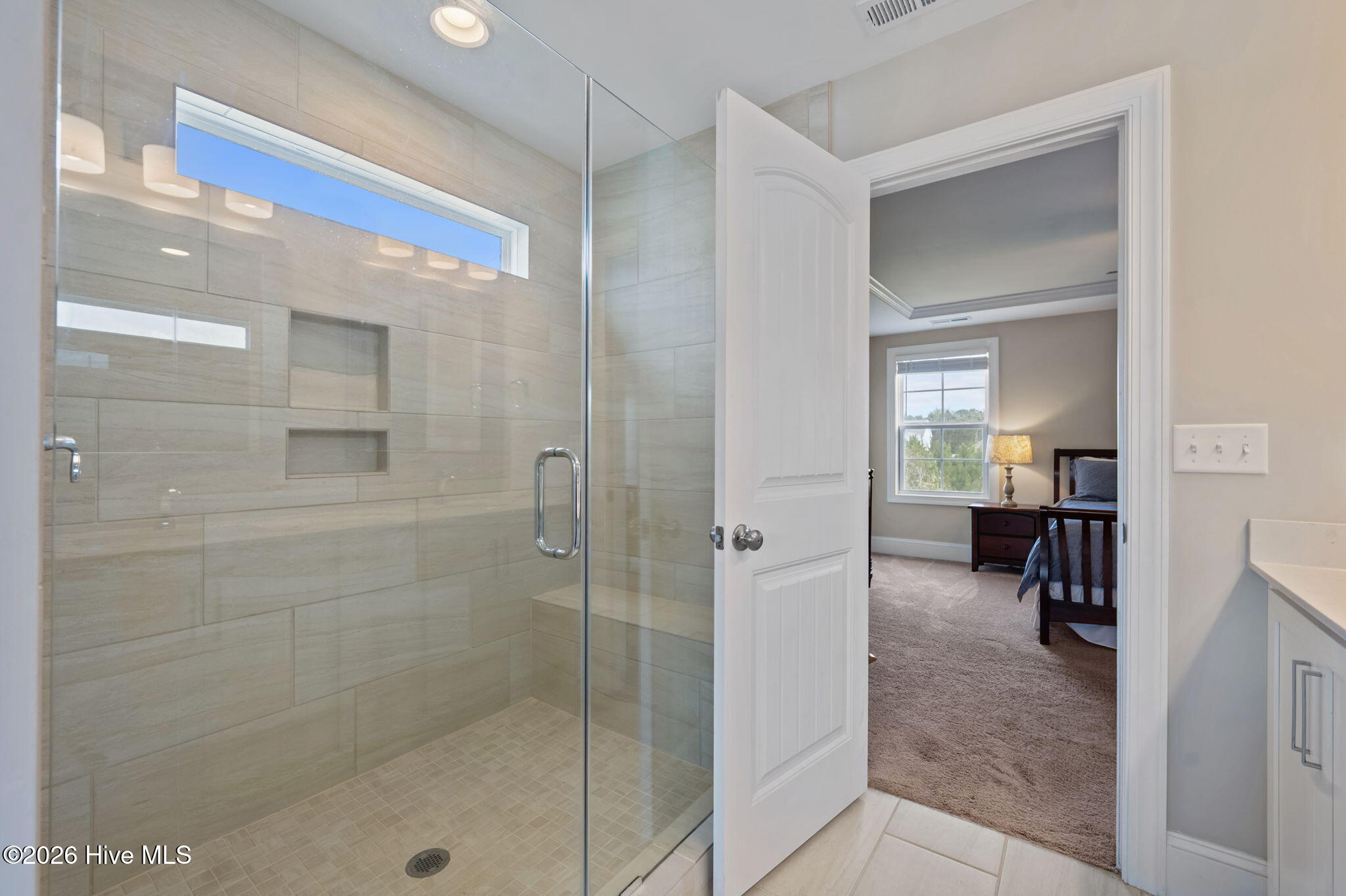 100564361 | Photo 34