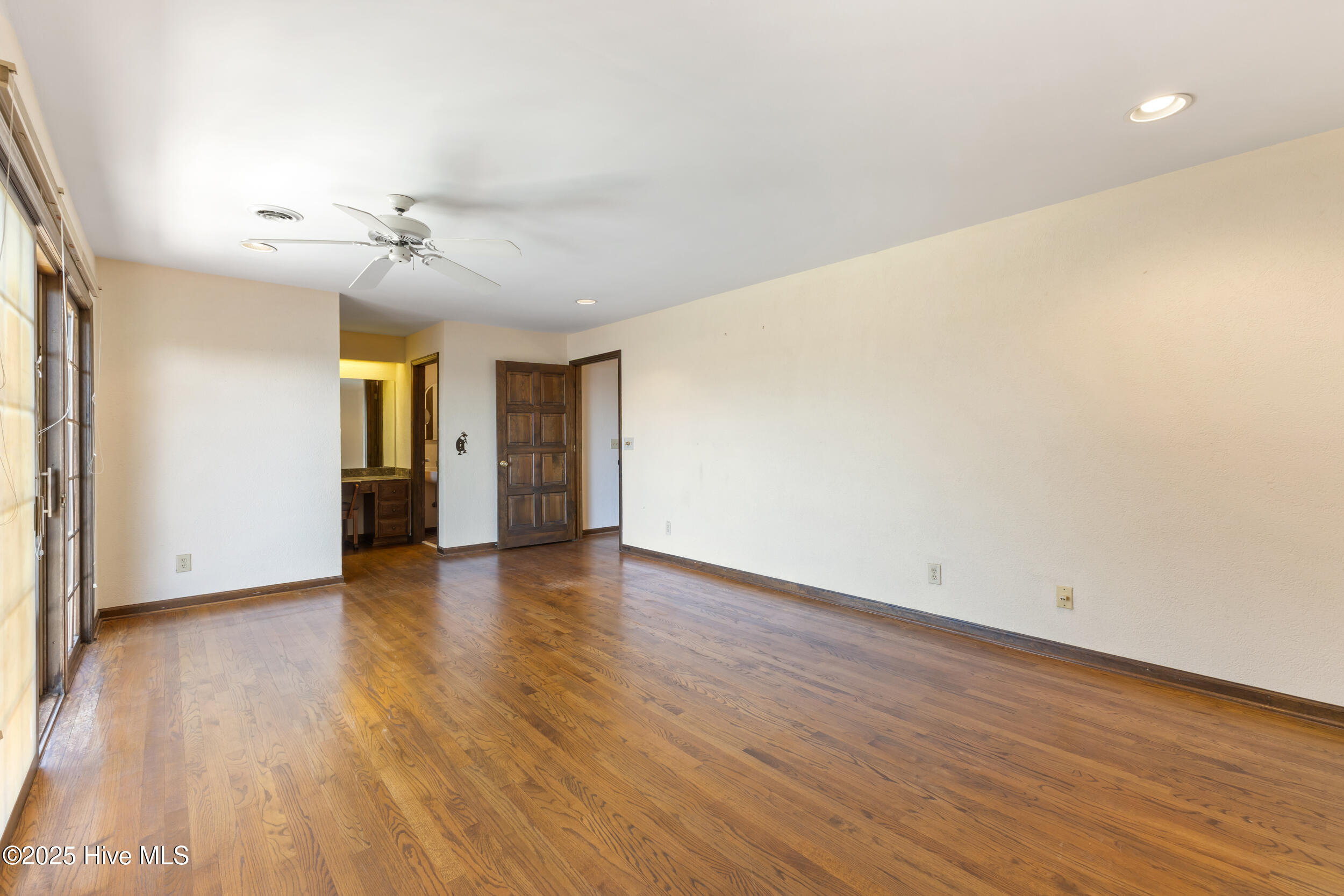 100541018 | Photo 33