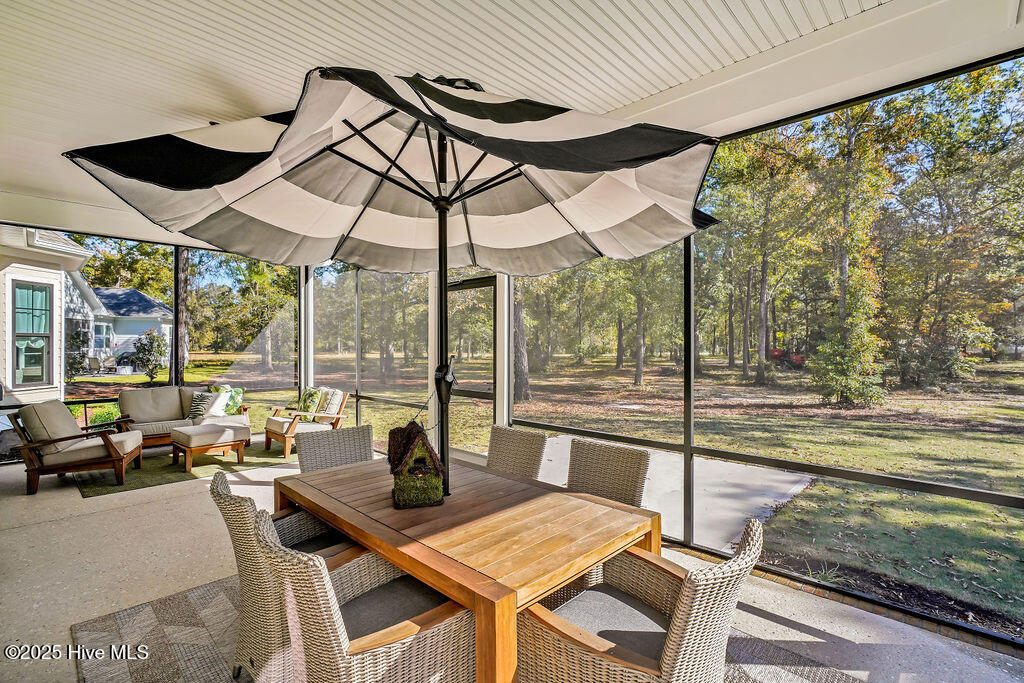 100512087 | Photo 43