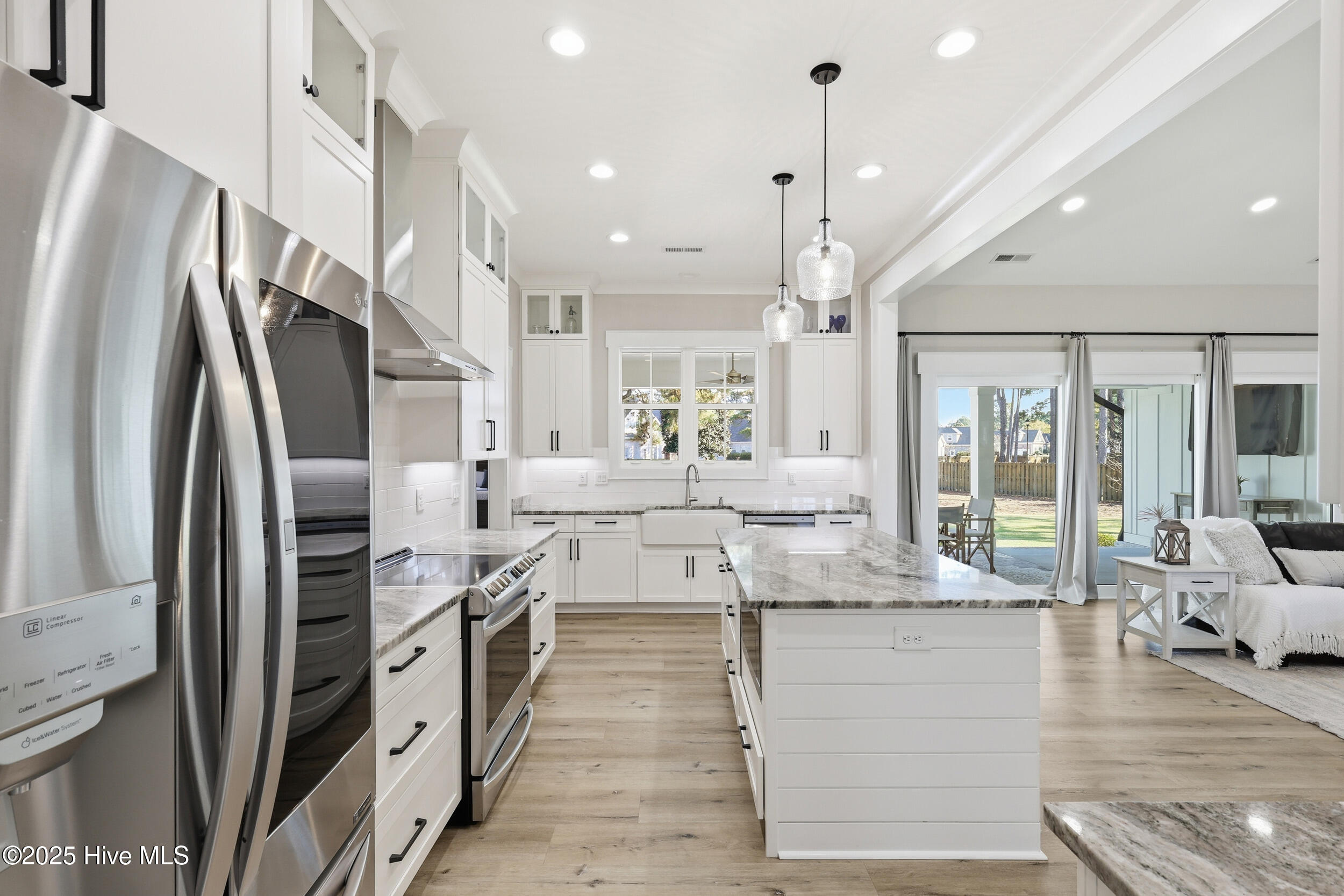 100542294 | Photo 18