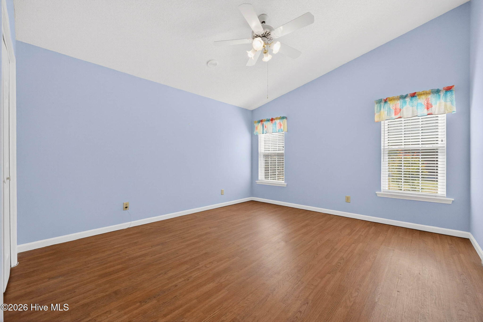 100569614 | Photo 23