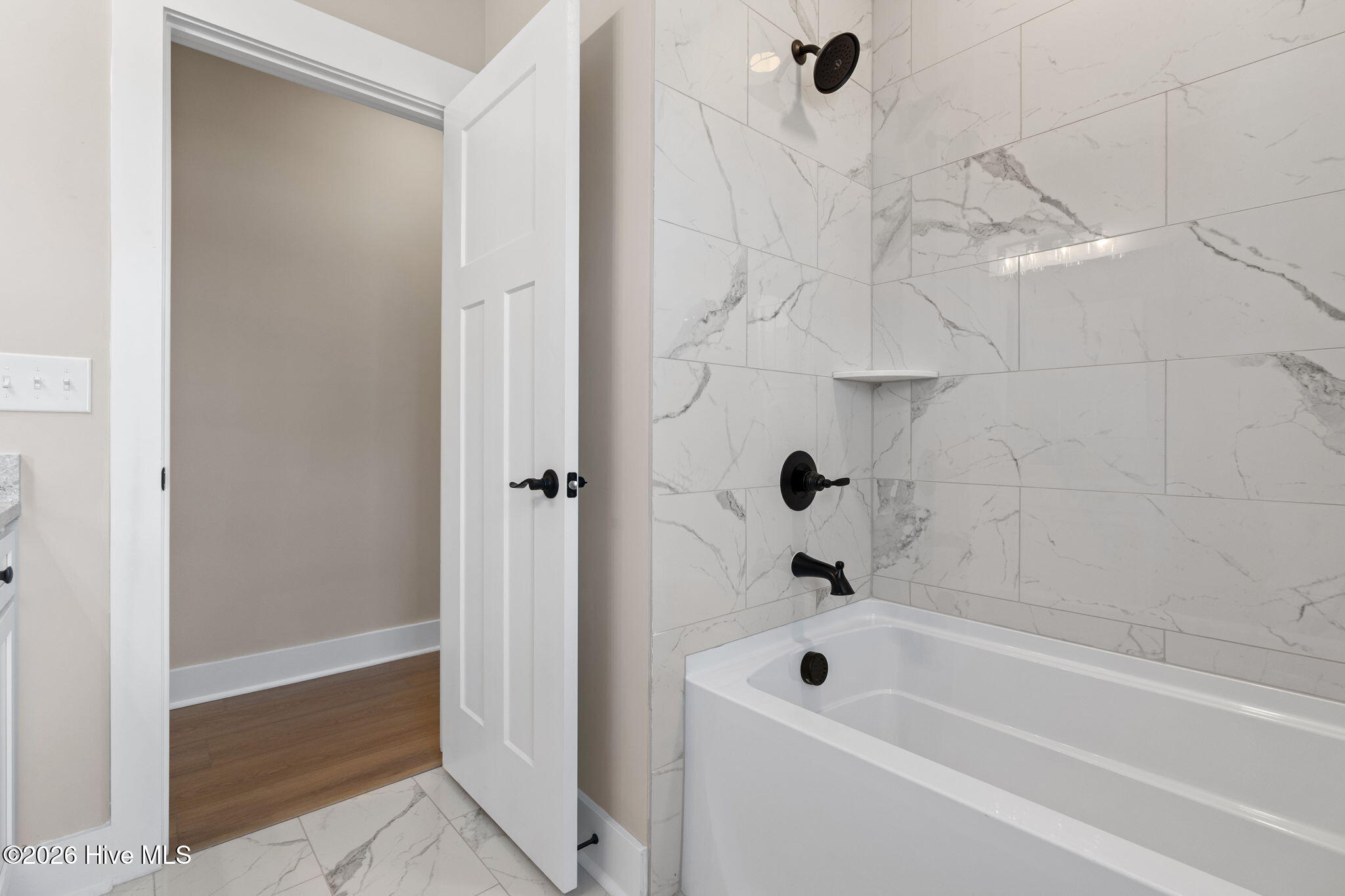 100537581 | Photo 50