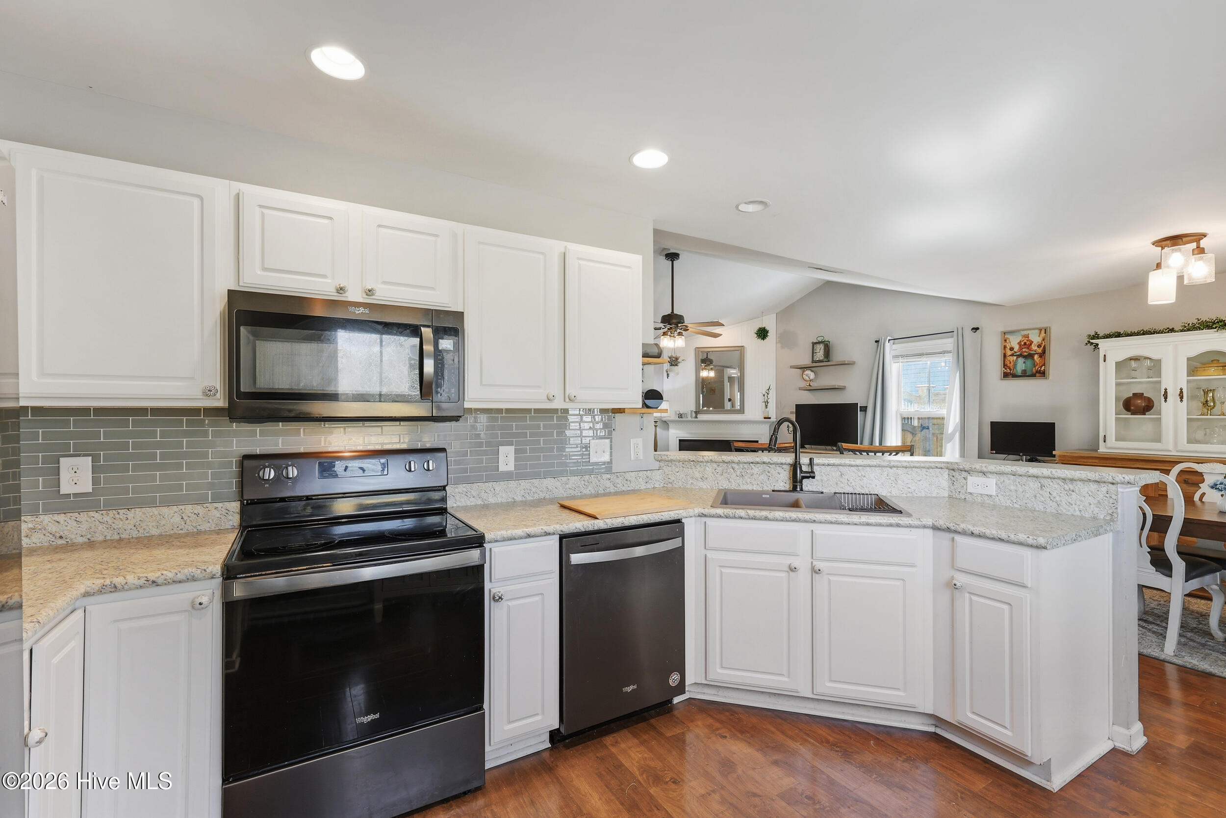 100554592 | Photo 15