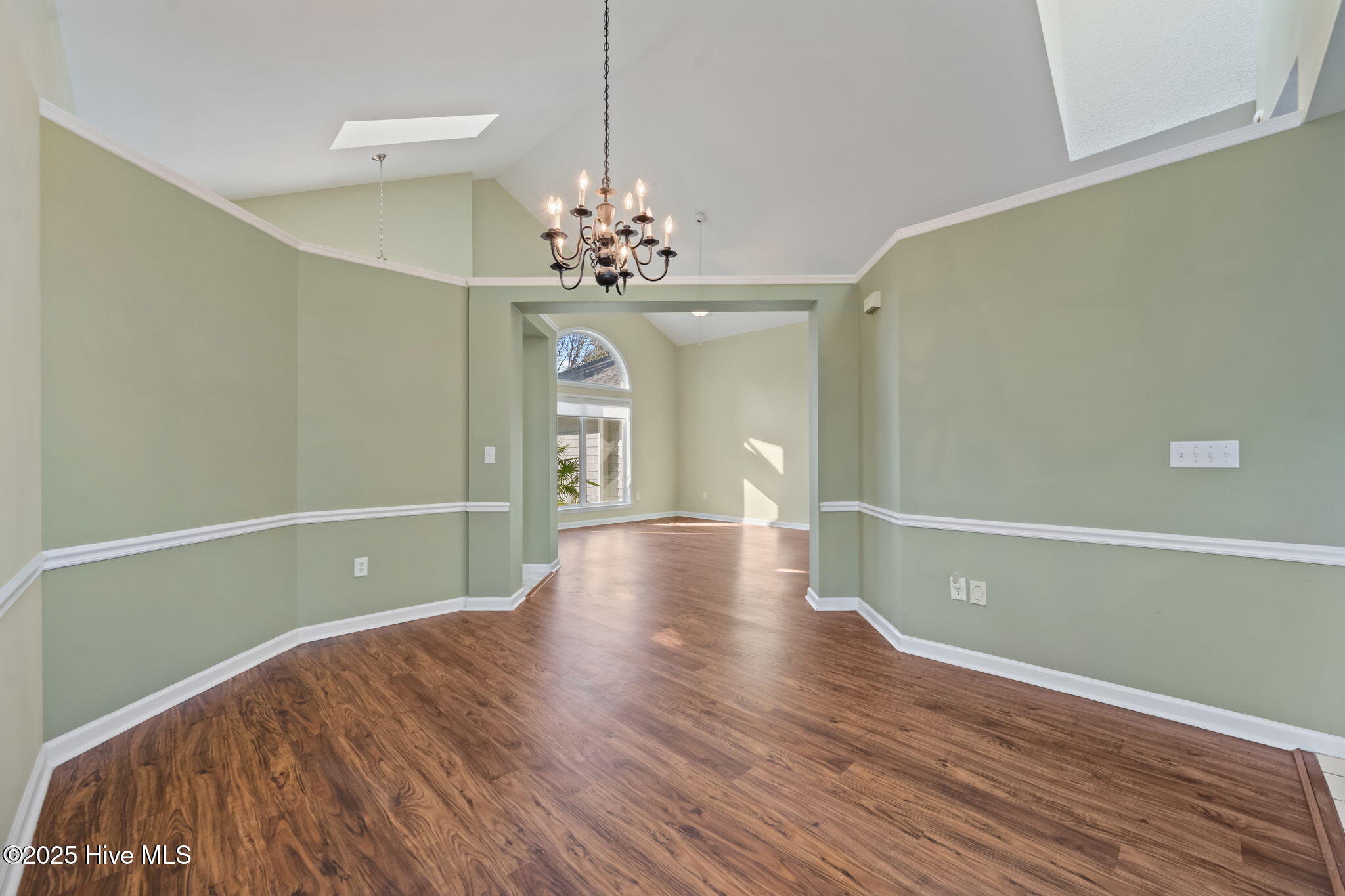 100542327 | Photo 17