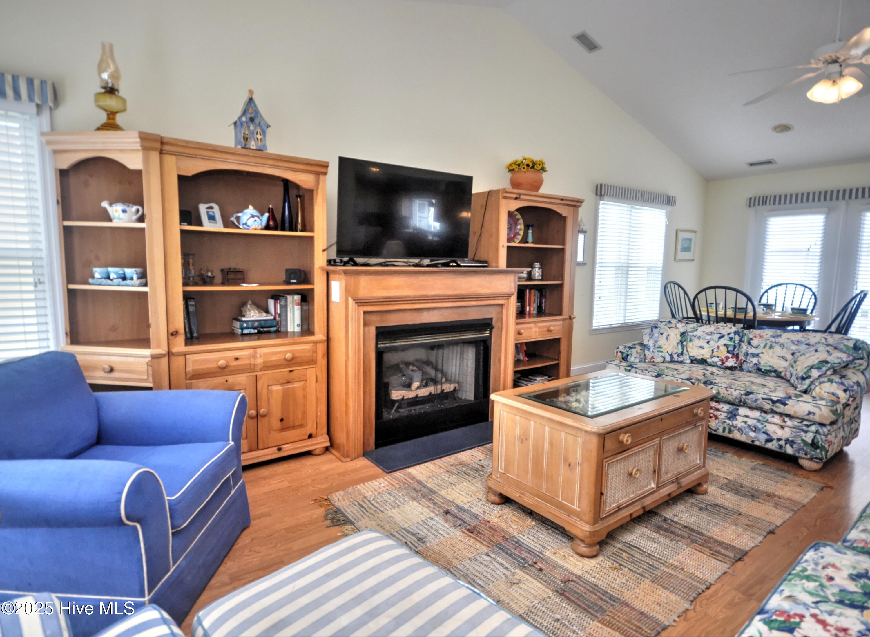 100538748 | Photo 10