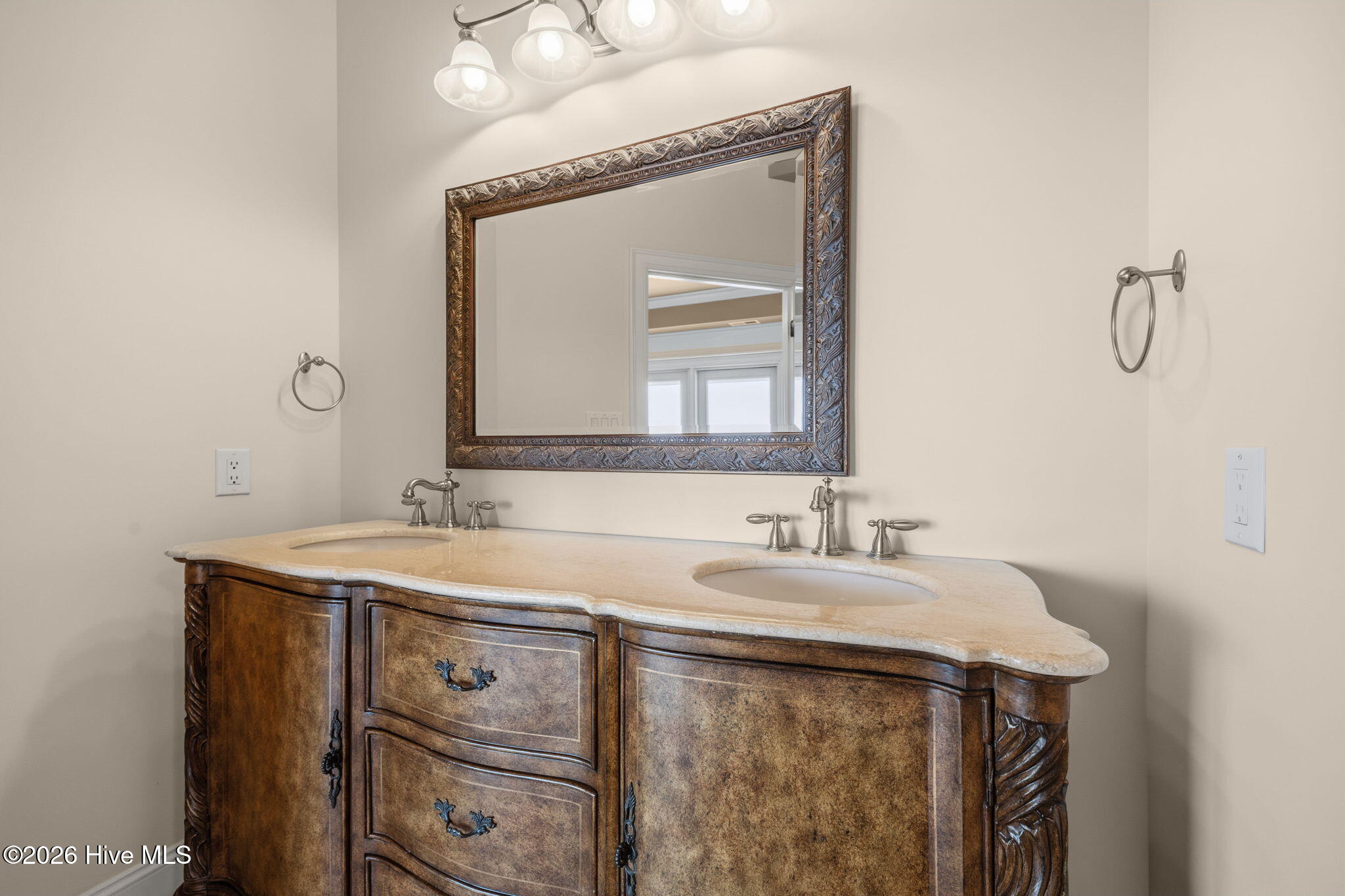 100561060 | Photo 39