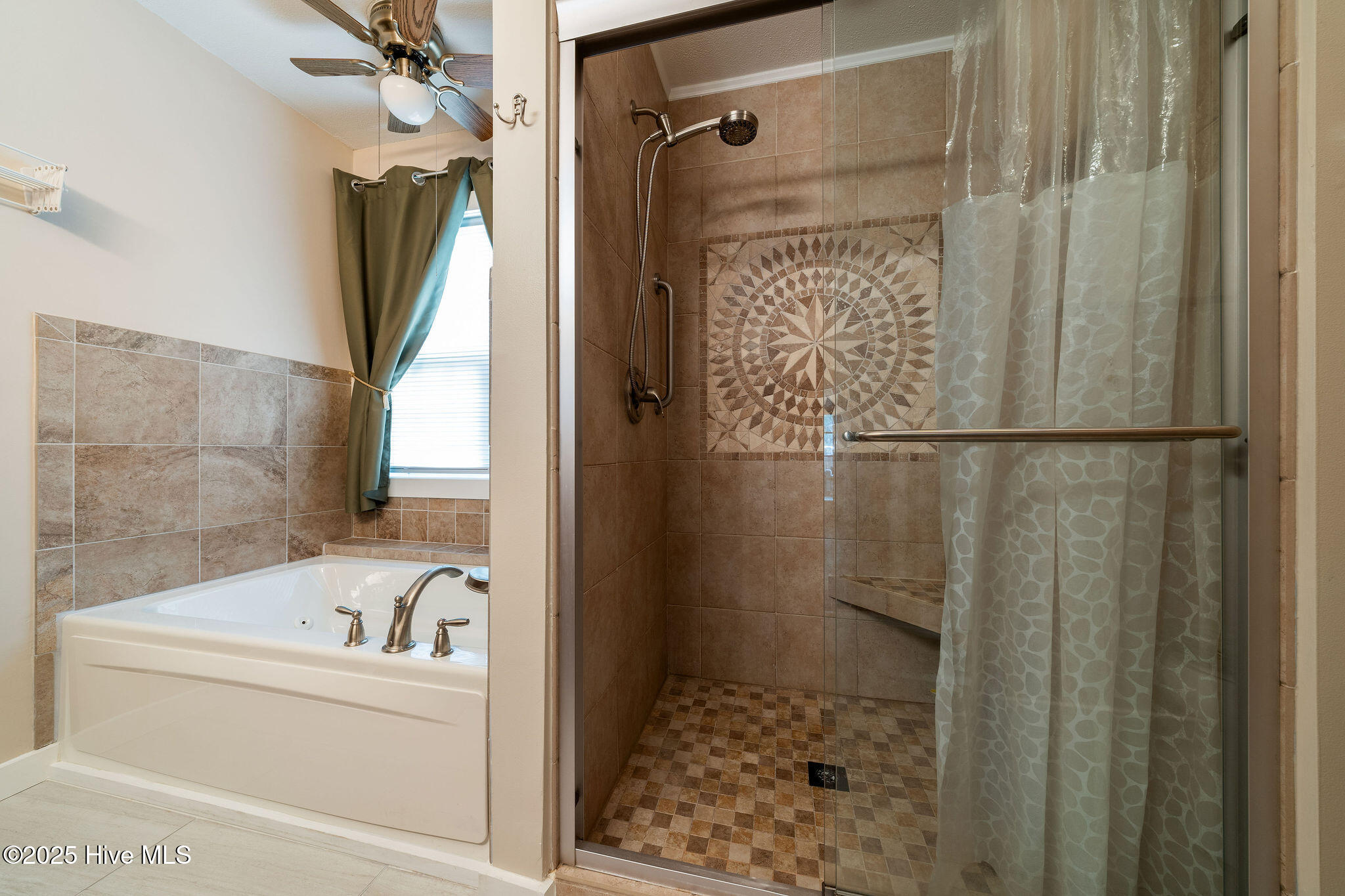 100537327 | Photo 31