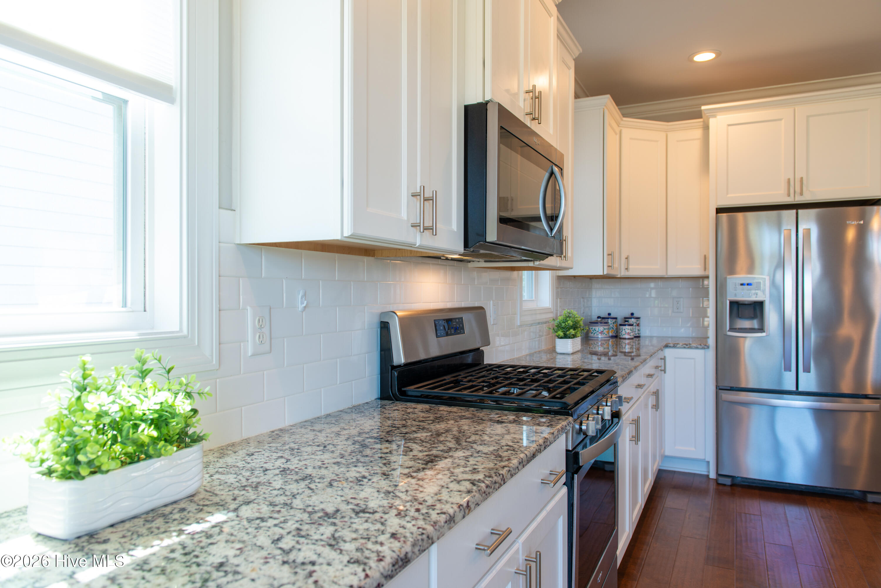 100568036 | Photo 27