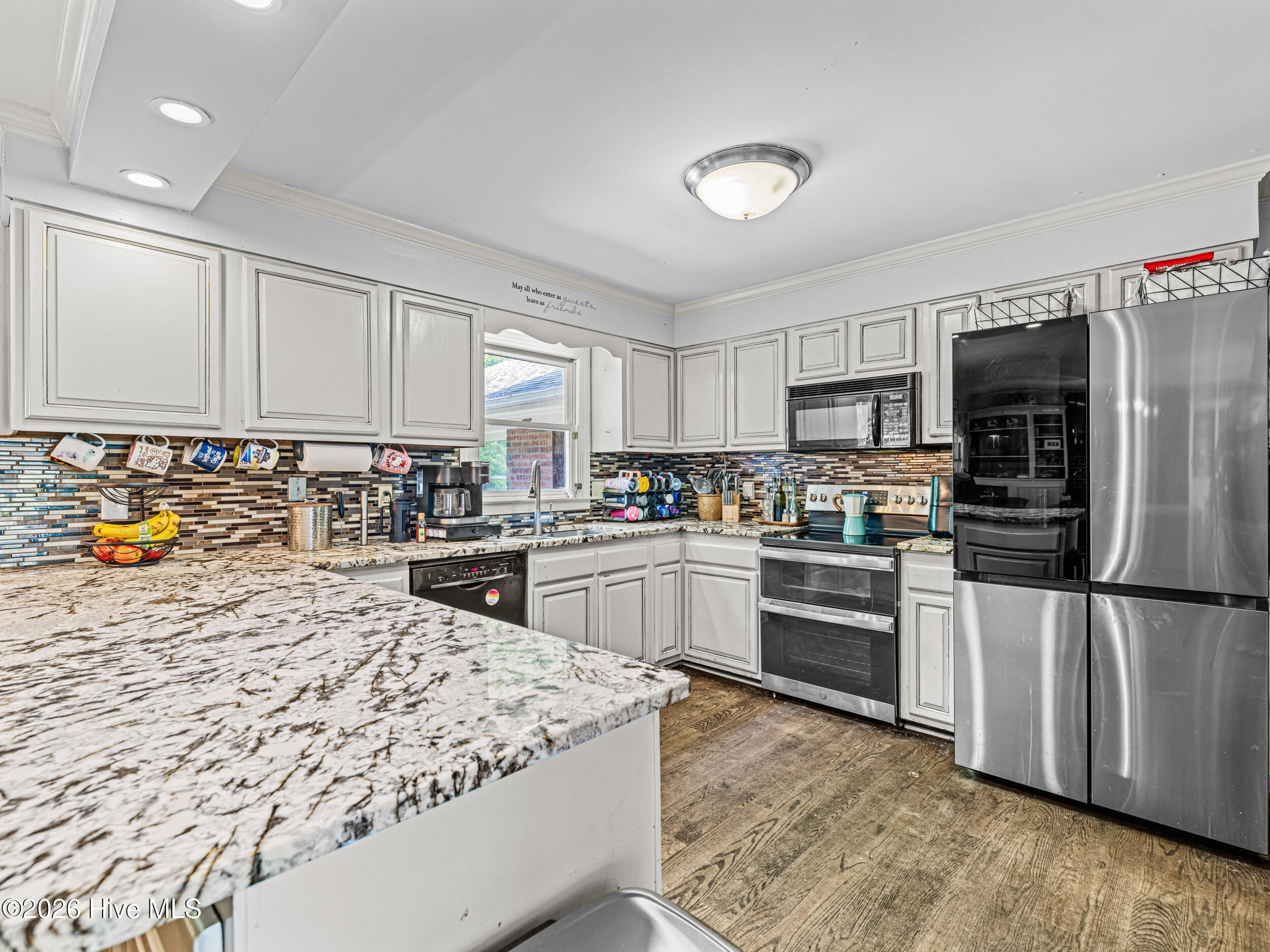 100570486 | Photo 22