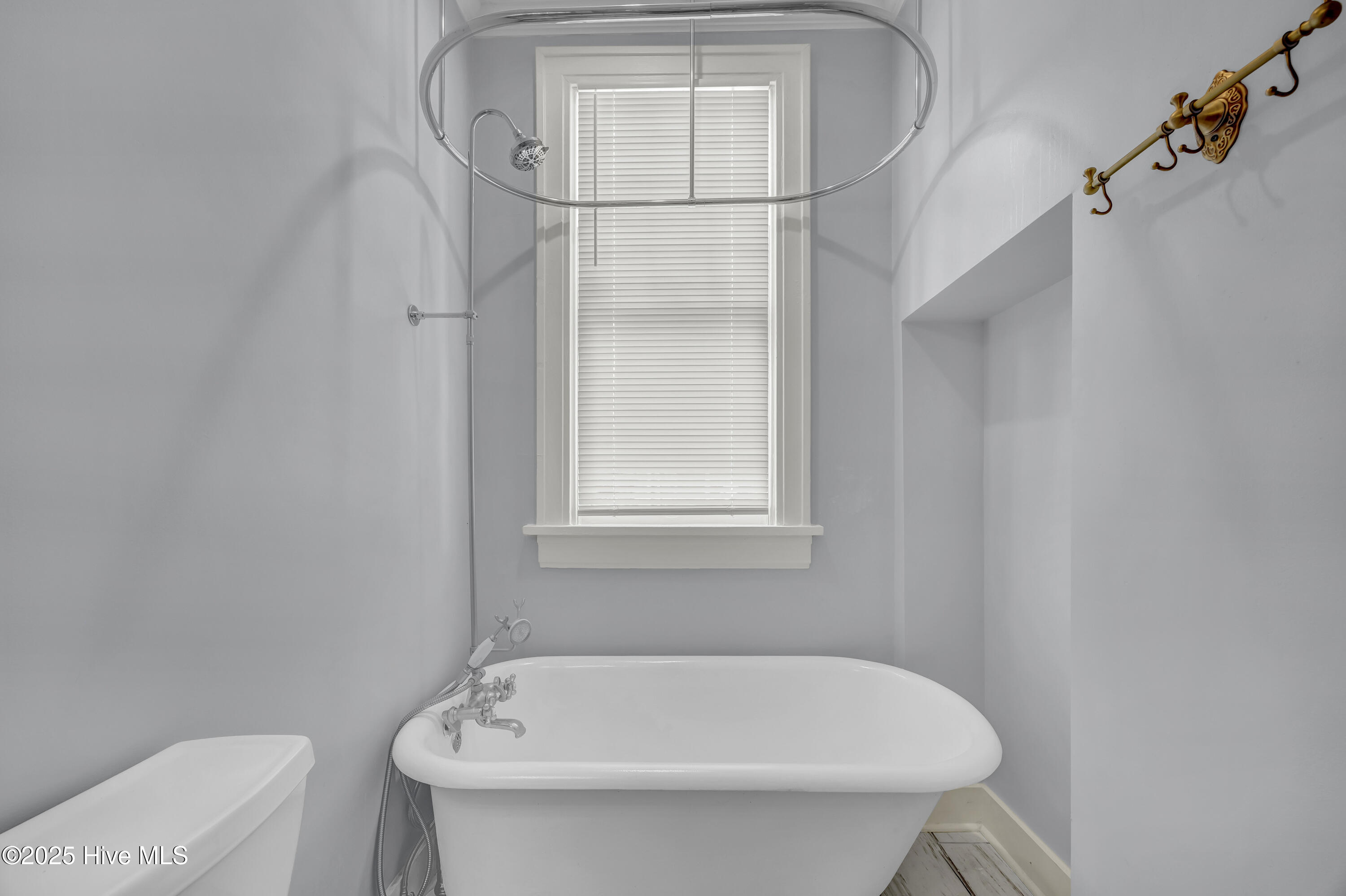 100525838 | Photo 24