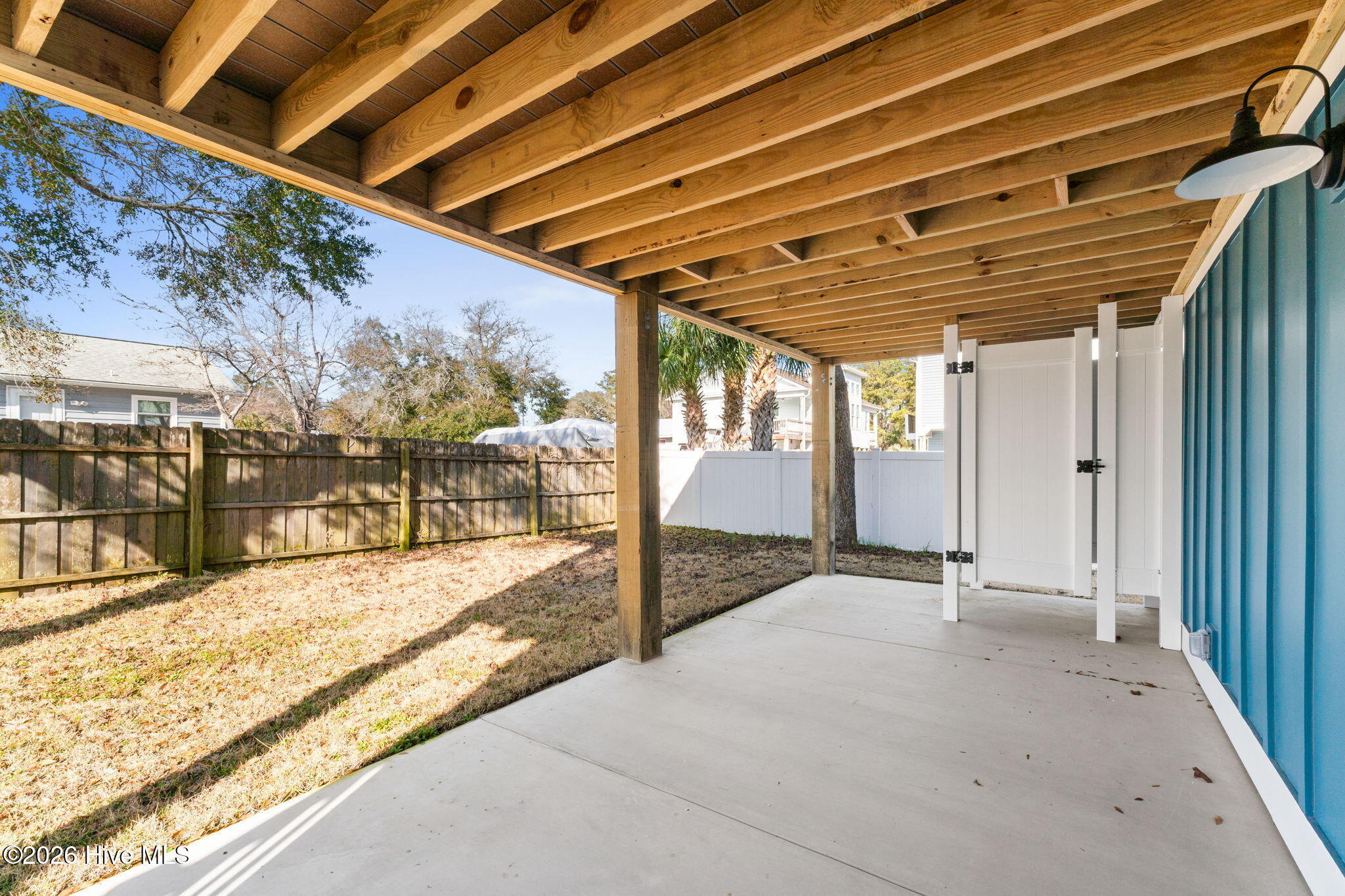 100548911 | Photo 11