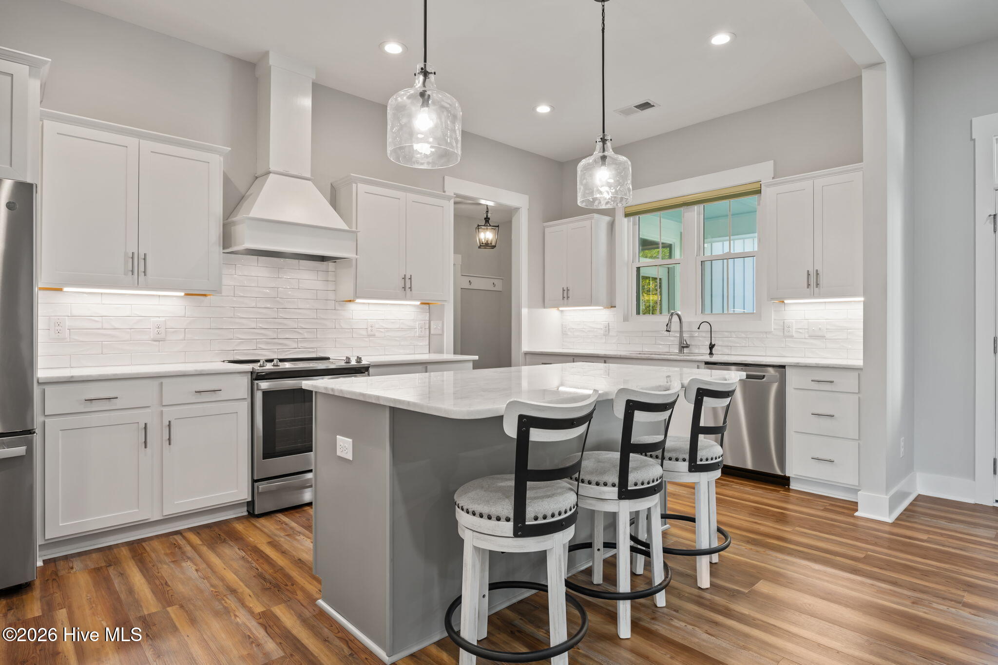 100568104 | Photo 34