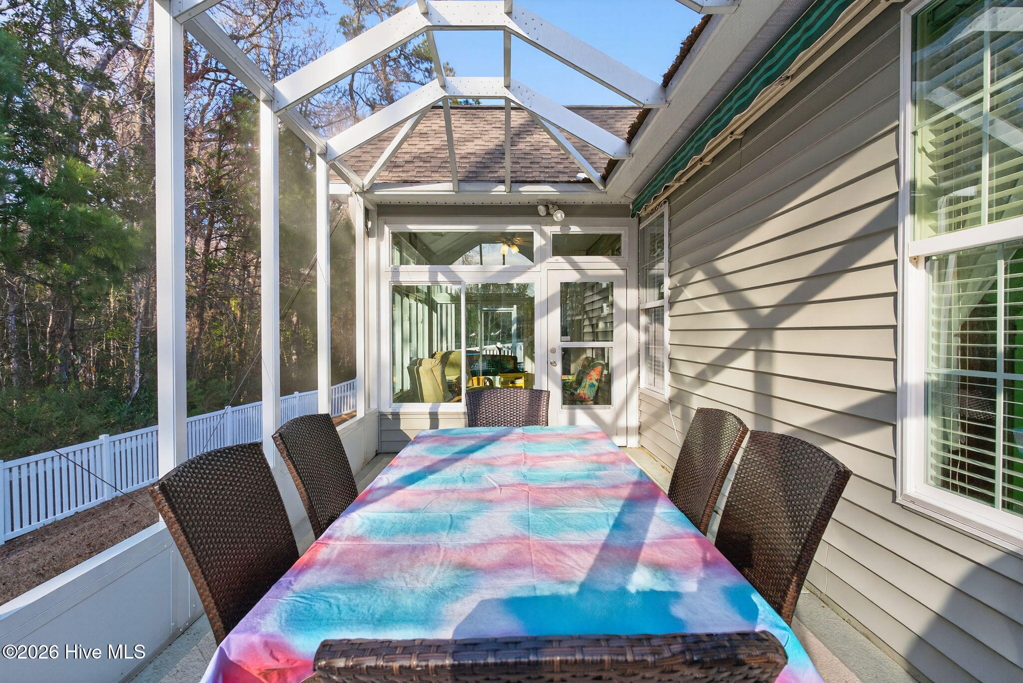 100558240 | Photo 34