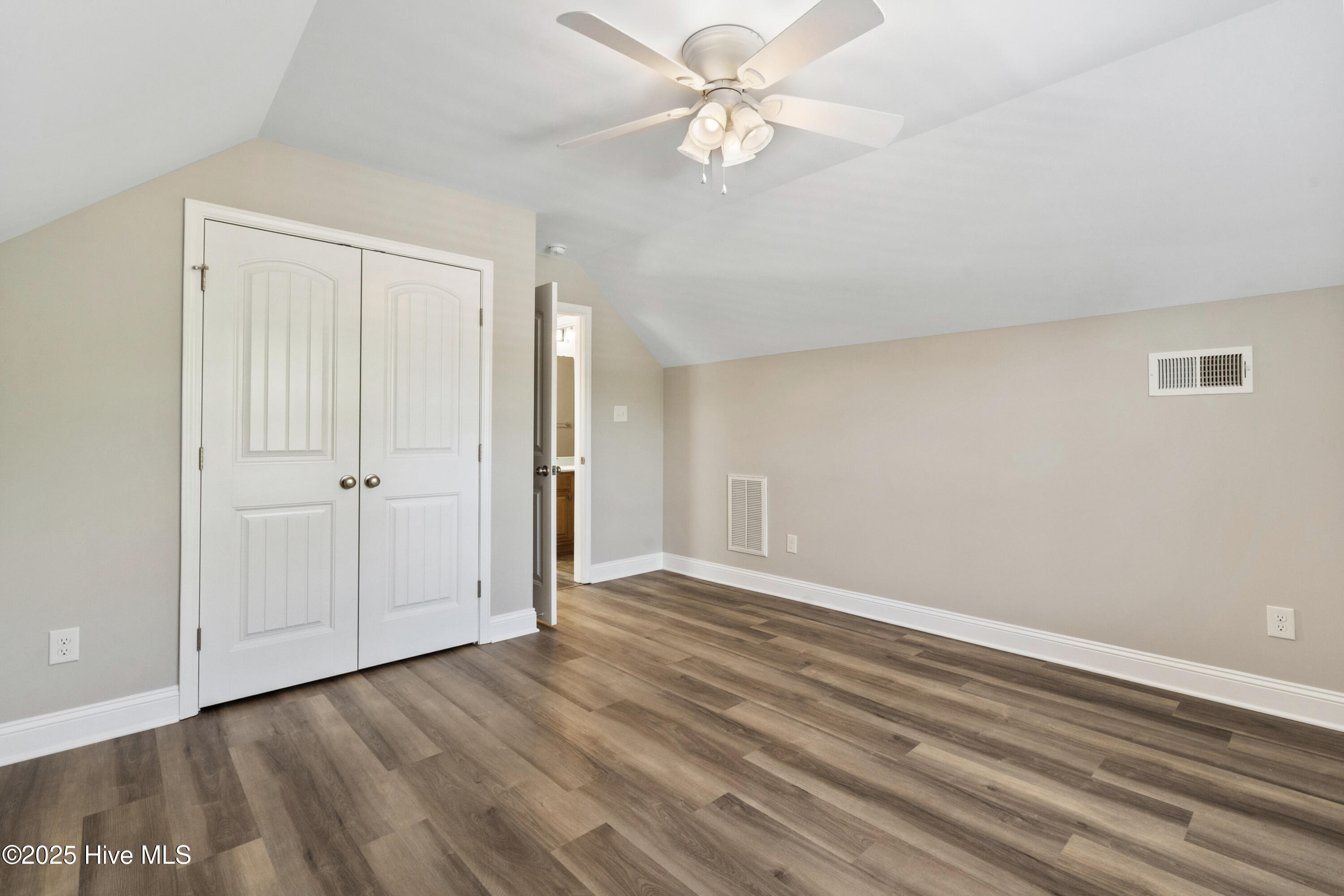 100523532 | Photo 38