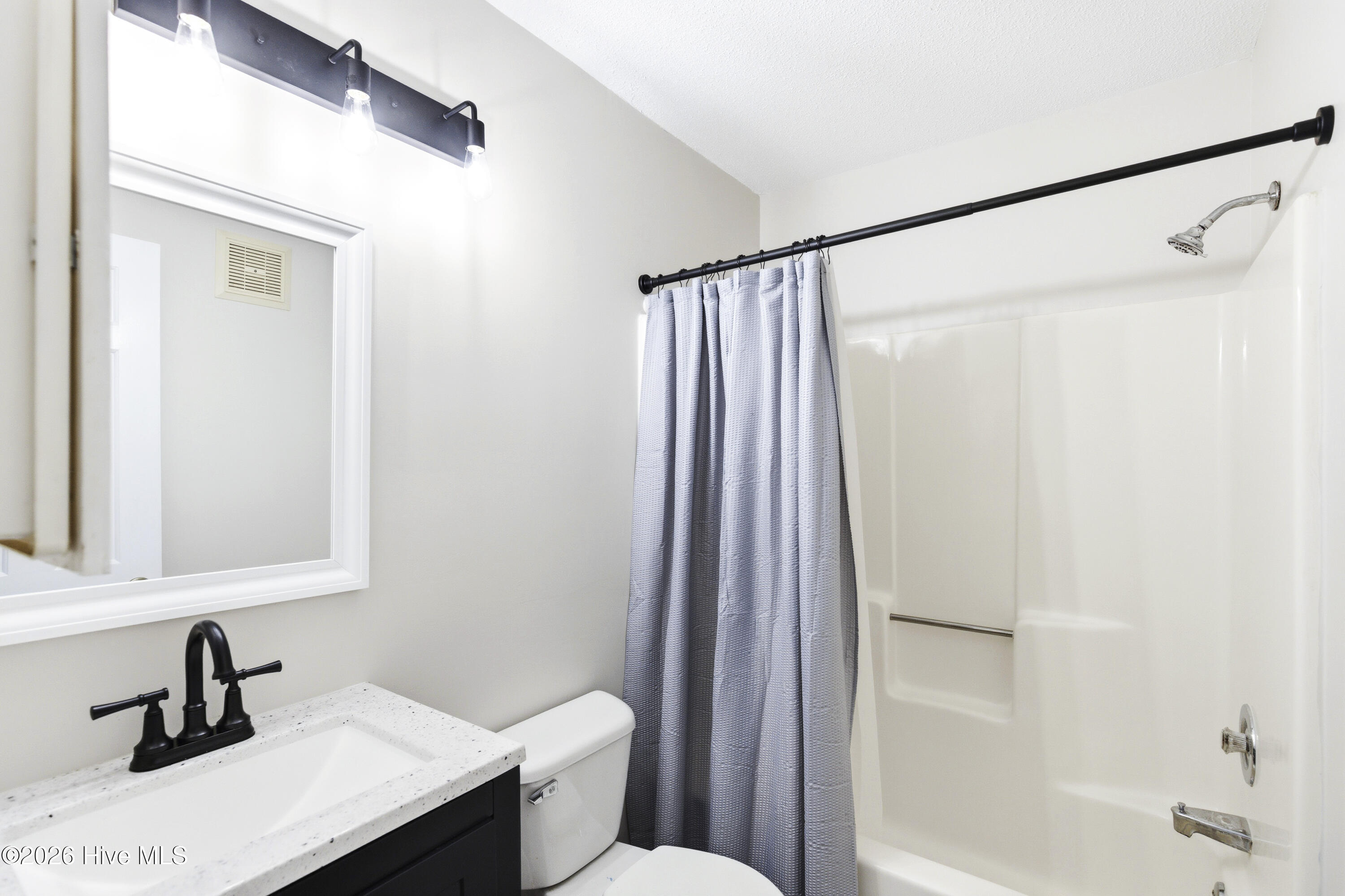 100567945 | Photo 16