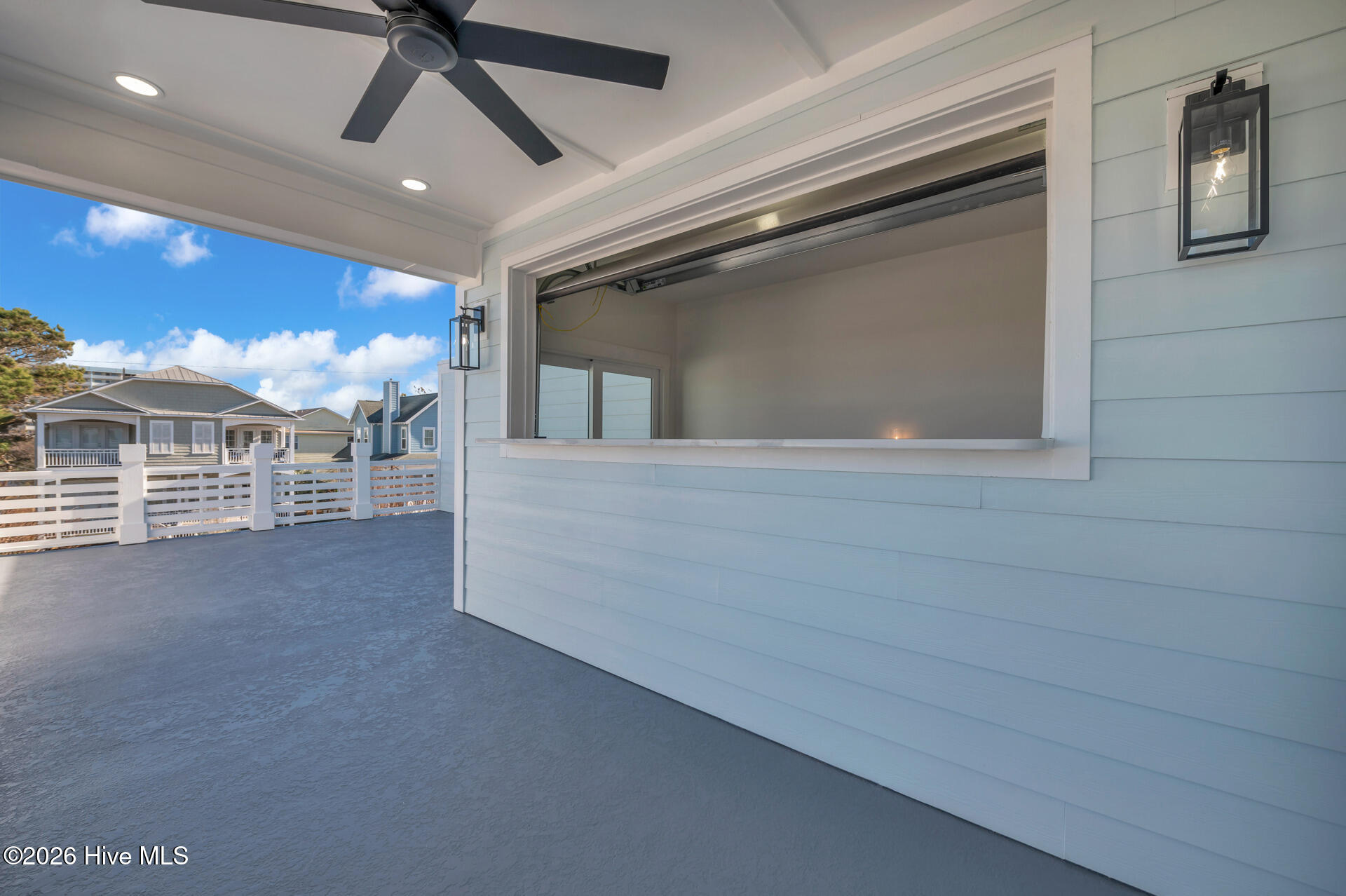 100547722 | Photo 33