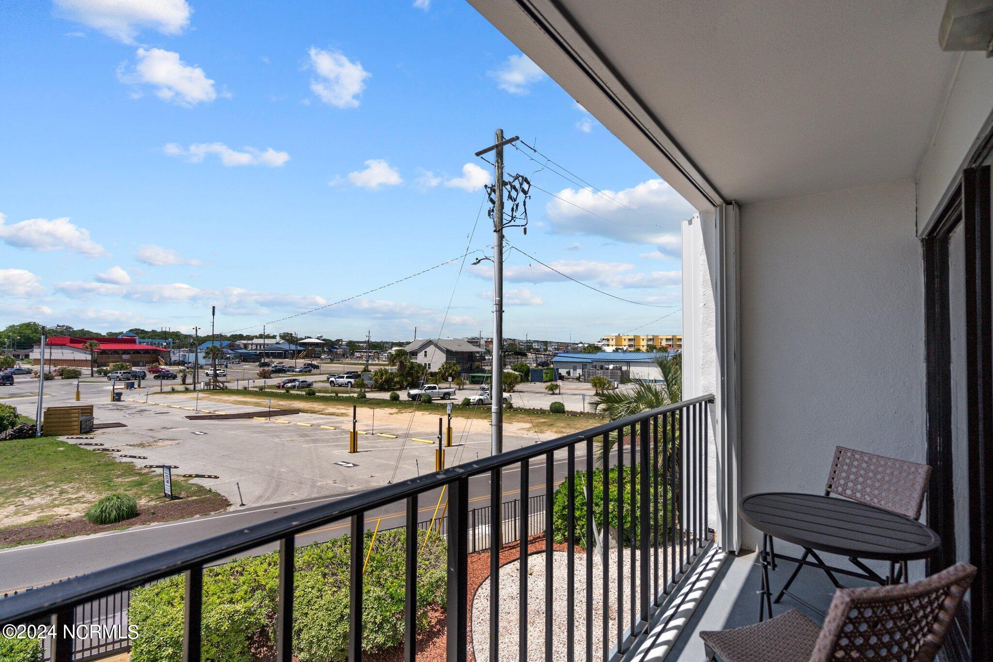 100445876 | Photo 23