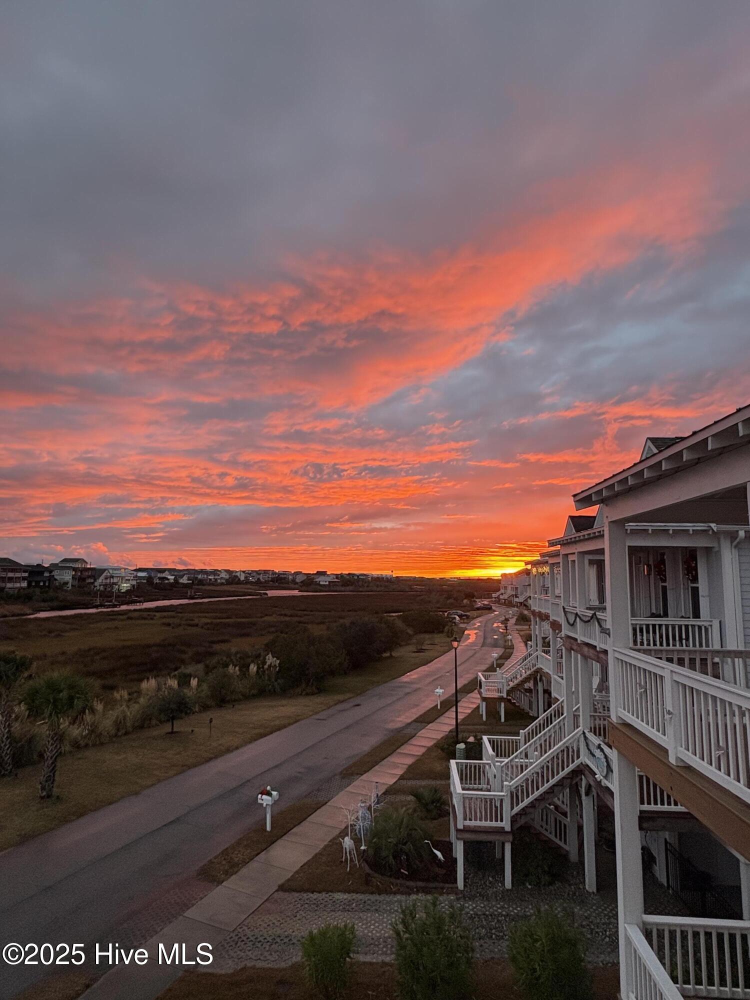 100538733 | Photo 64