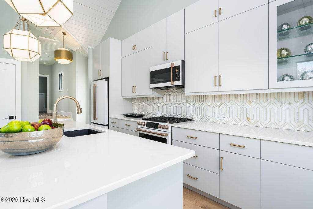 100565197 | Photo 34