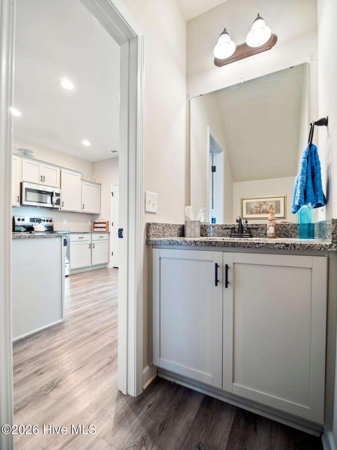 100569954 | Photo 13