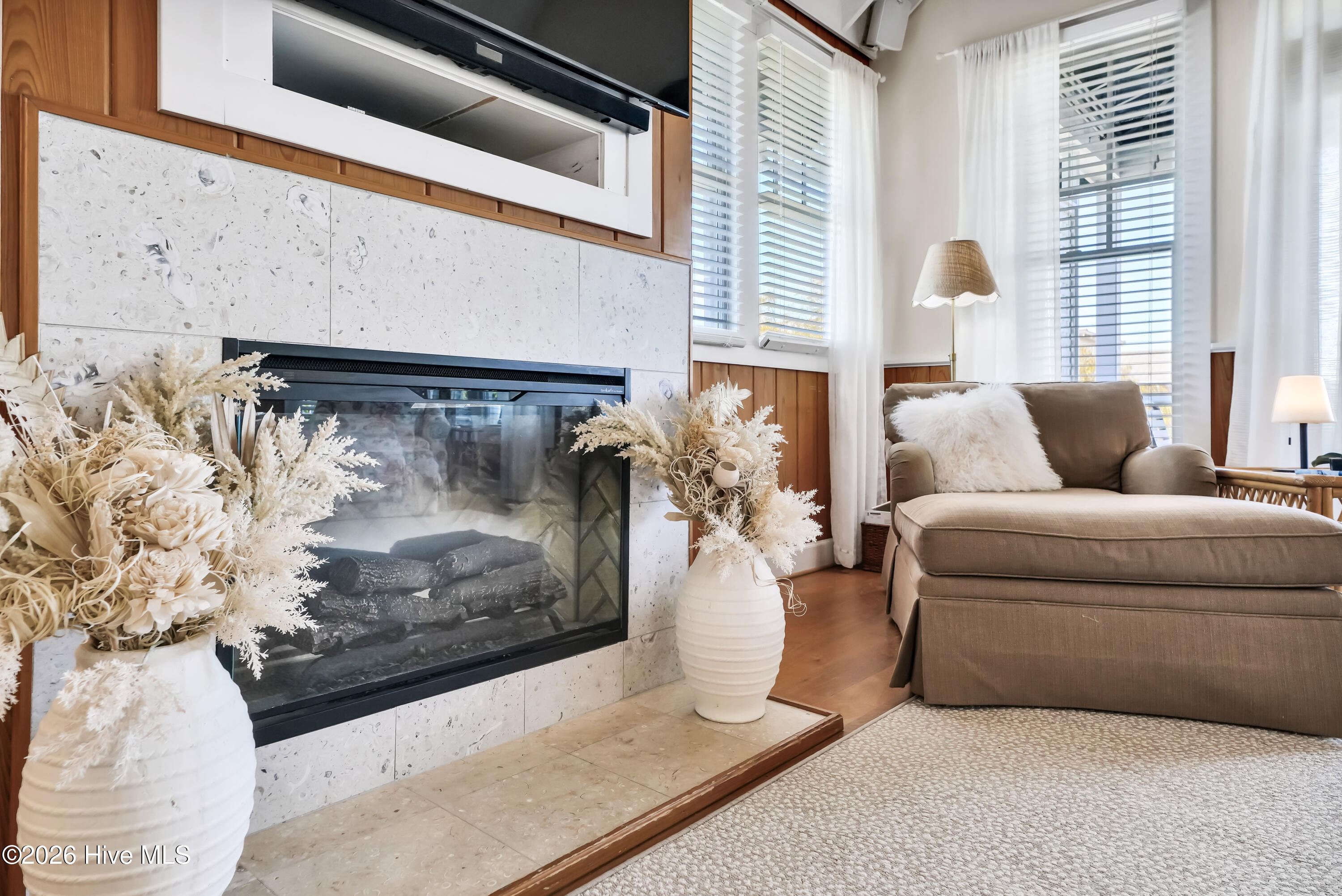 100562457 | Photo 46