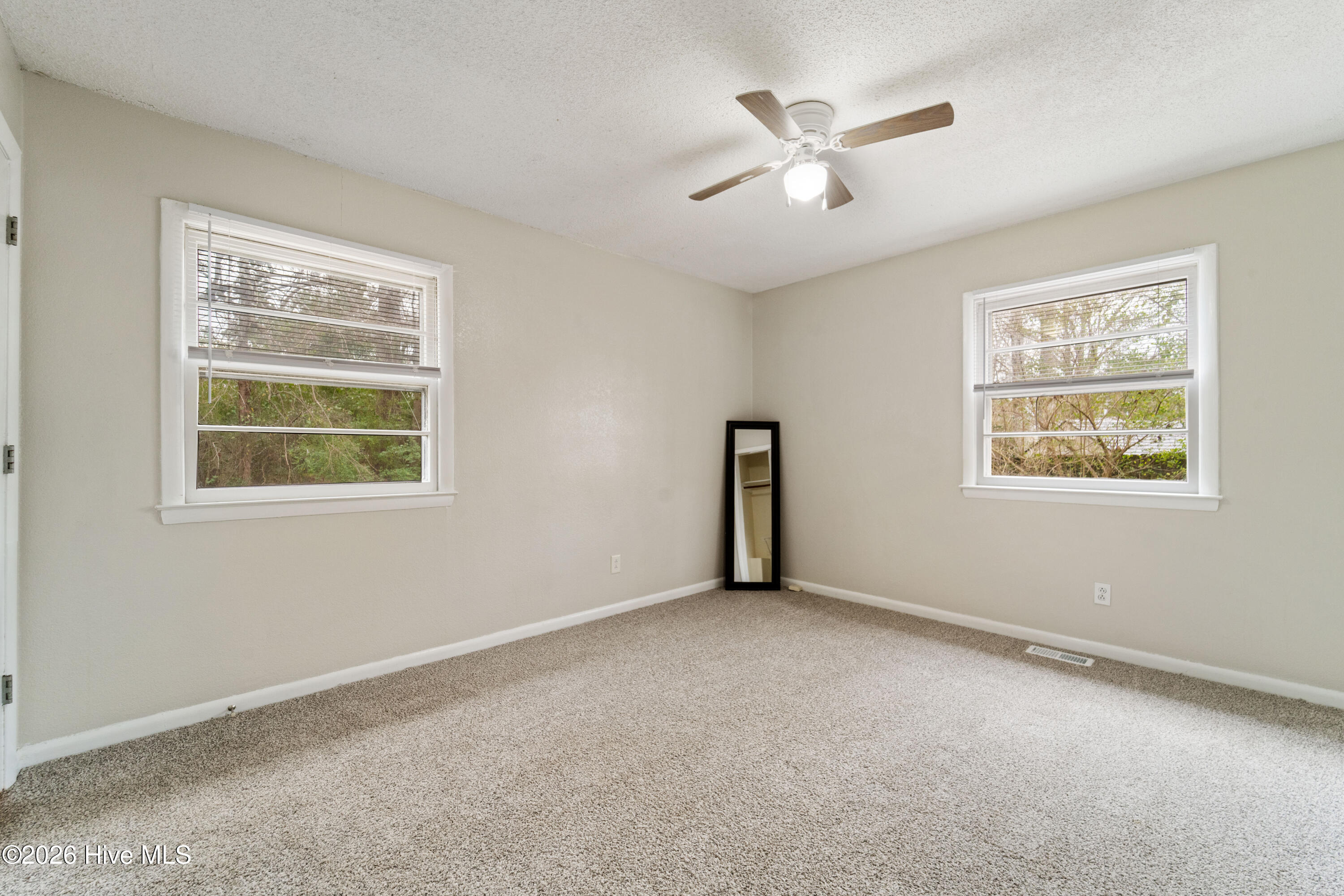 100551090 | Photo 35