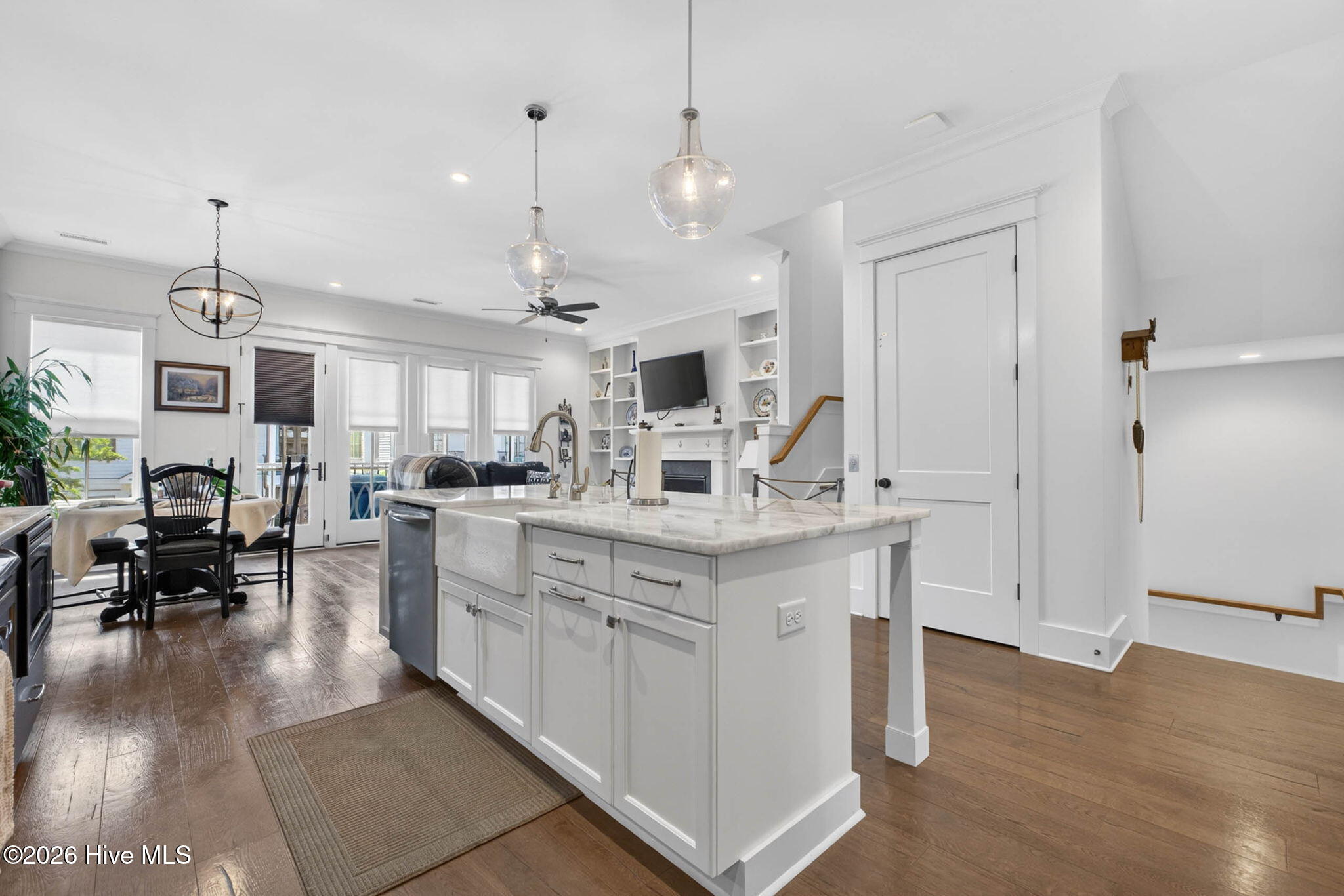 100569048 | Photo 11