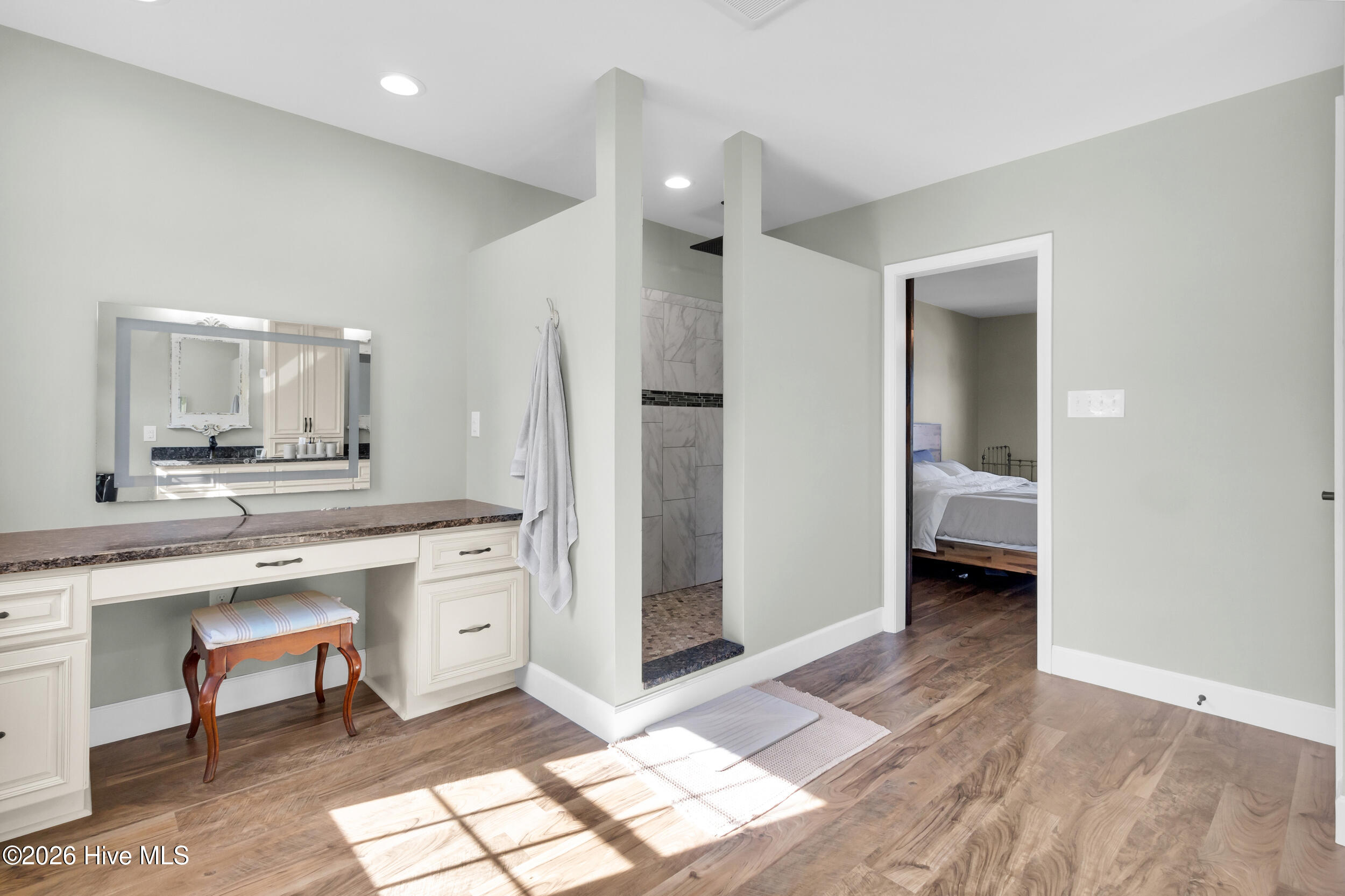 100566546 | Photo 19