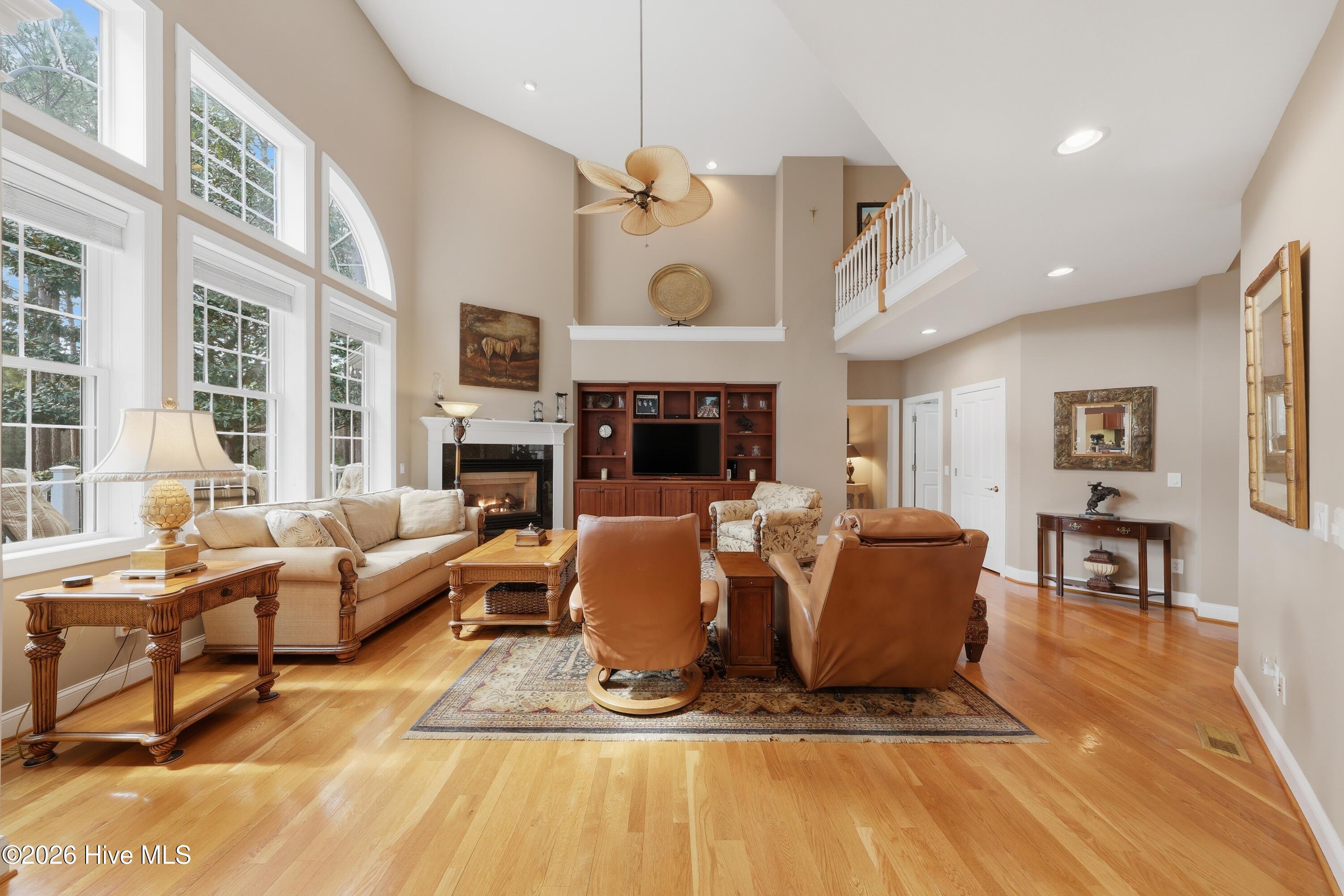 100558451 | Photo 16