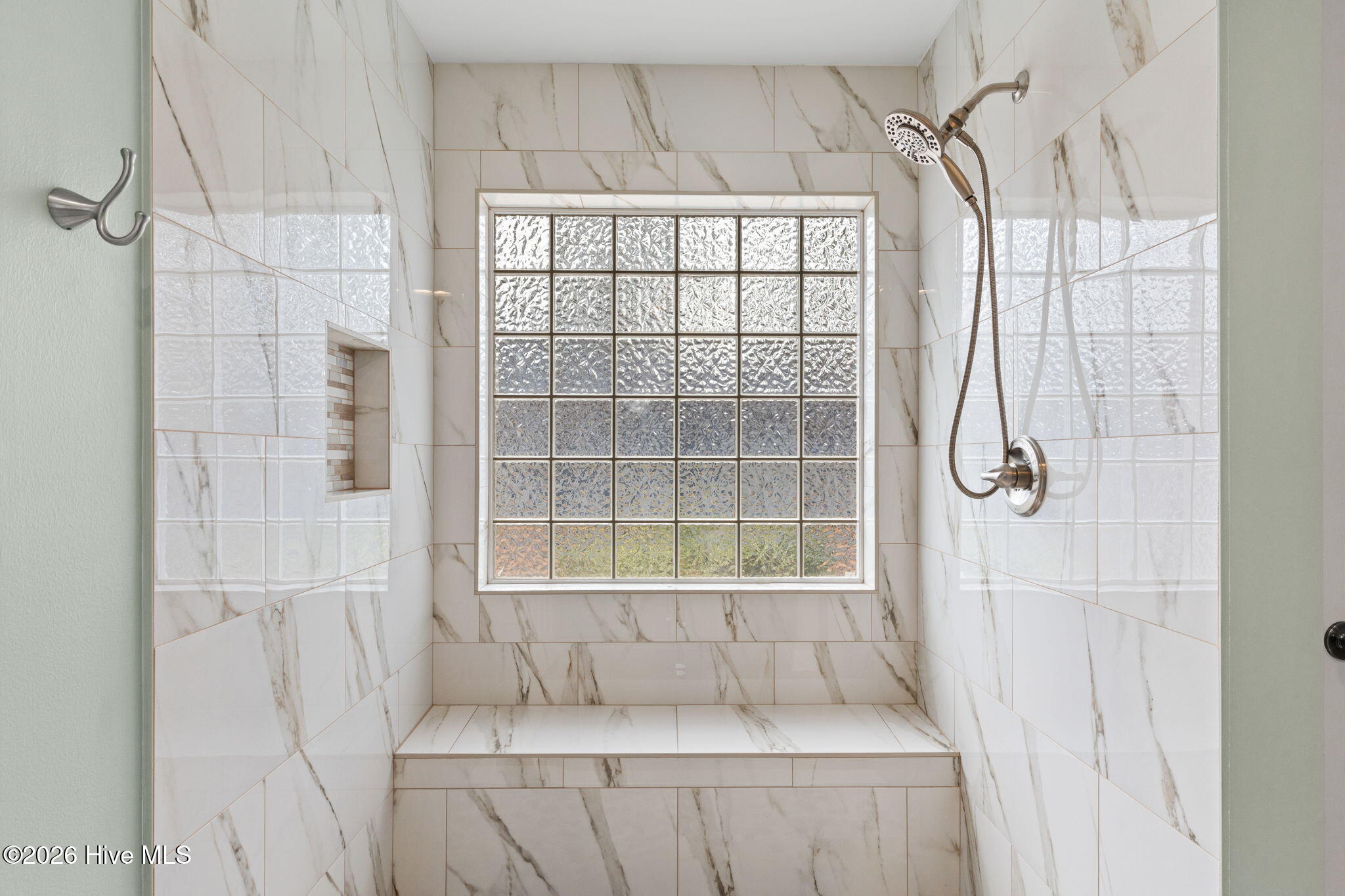 100549581 | Photo 29