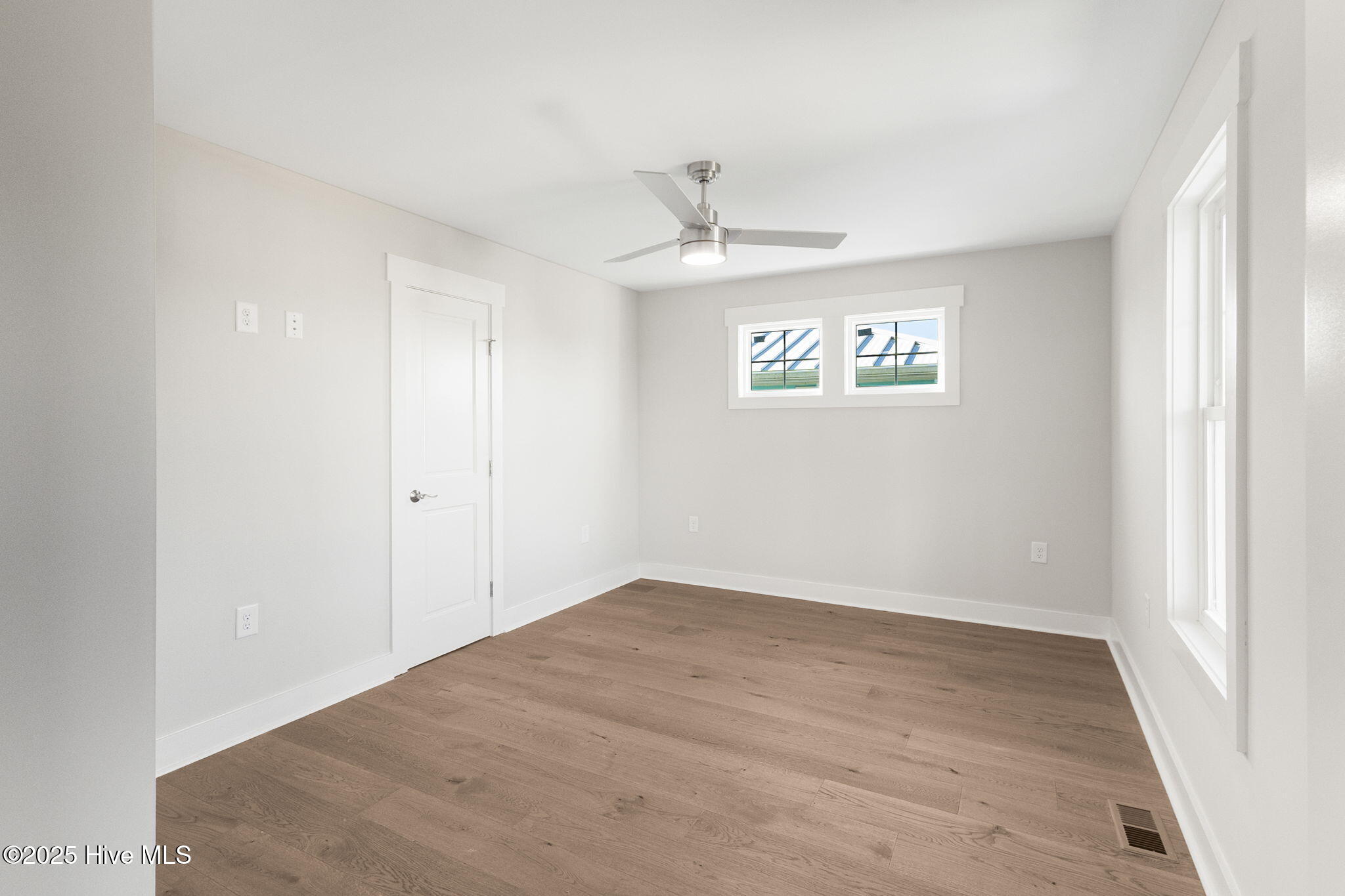 100522656 | Photo 49